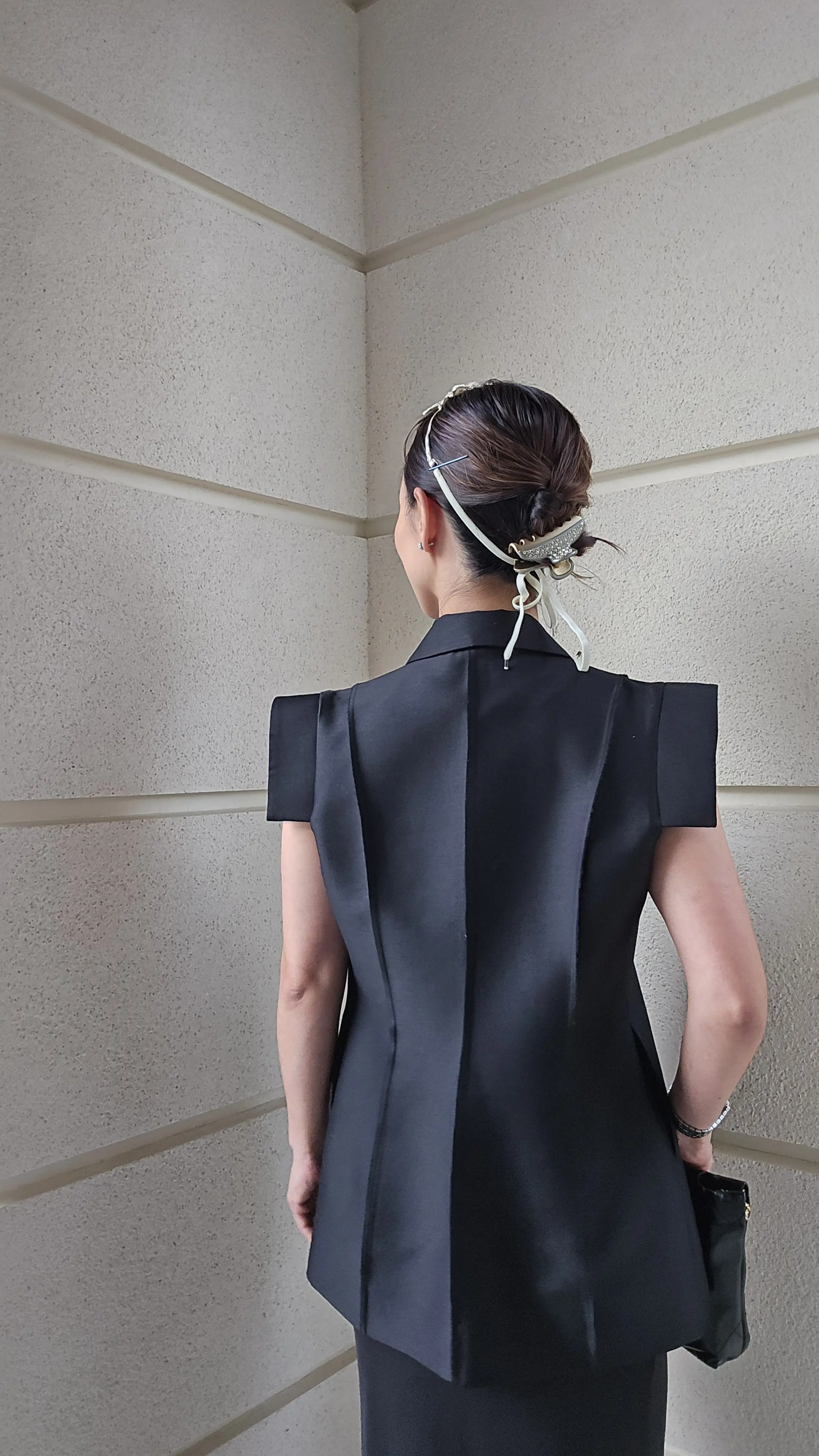 「後ろ姿年齢」は髪と姿勢で変わる—めざせ&quot;後ろ姿美人”①_1_4