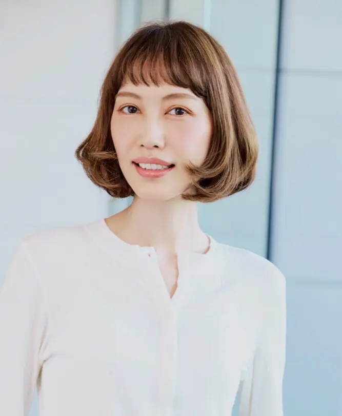 Webエクラ 前から見たボブヘアスタイル