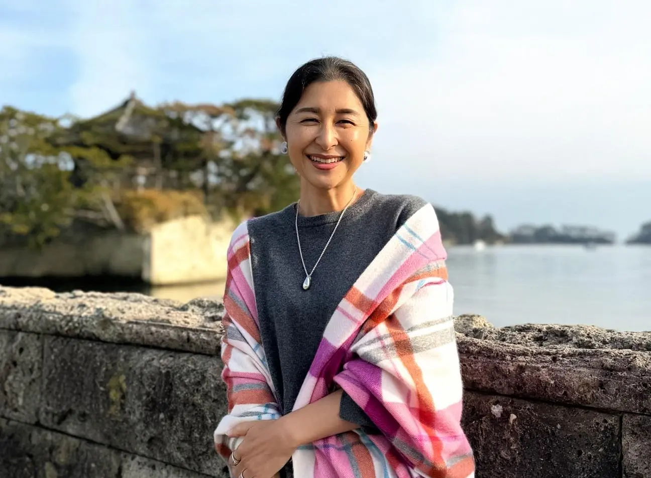 エクラ 華組　松ヶ崎由紀子さん　ストールコーデ　Joshua Ellis　髪型