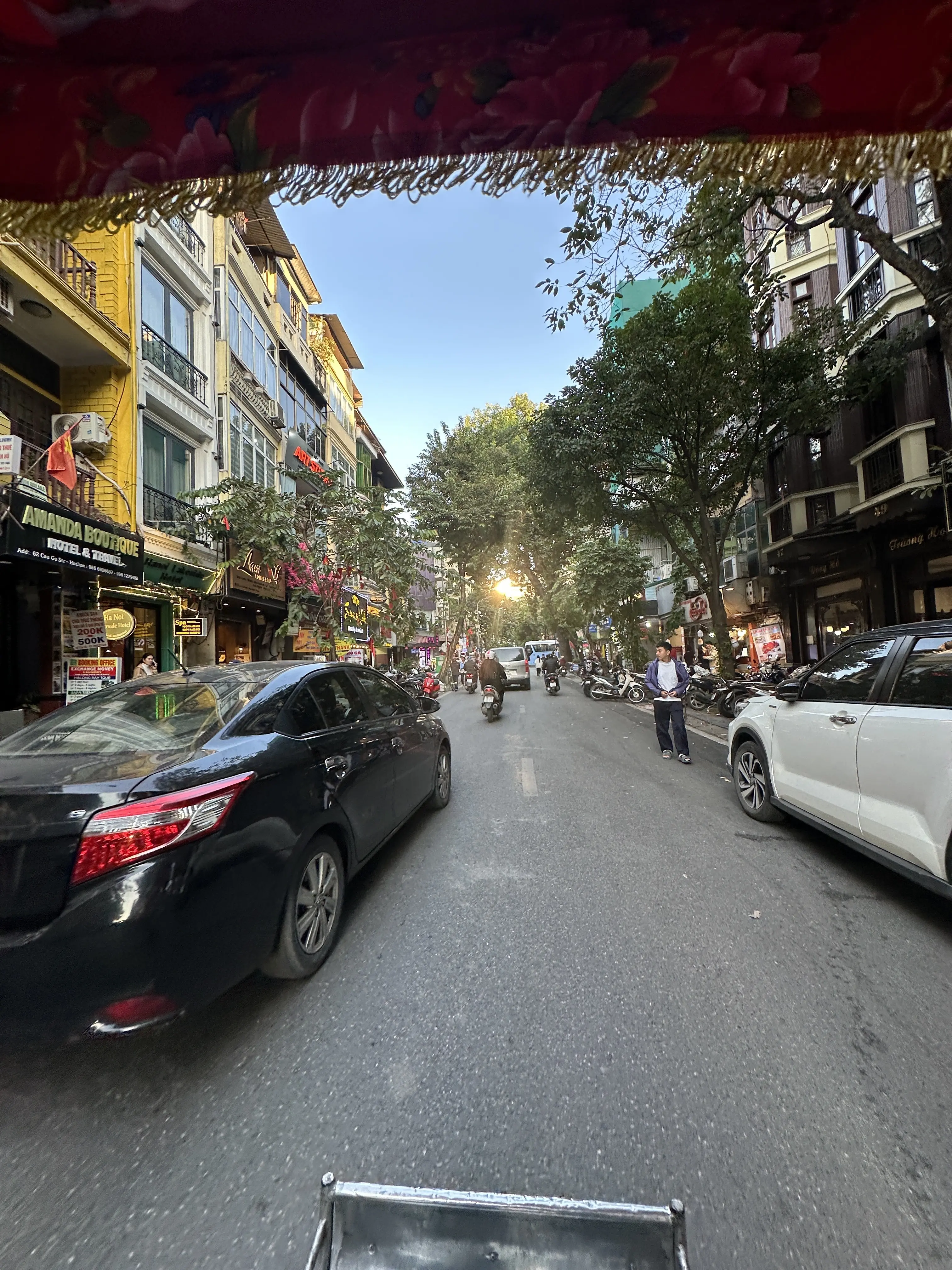 シクロ　街中　ドライブ　旧市街　ベトナム　ハノイ