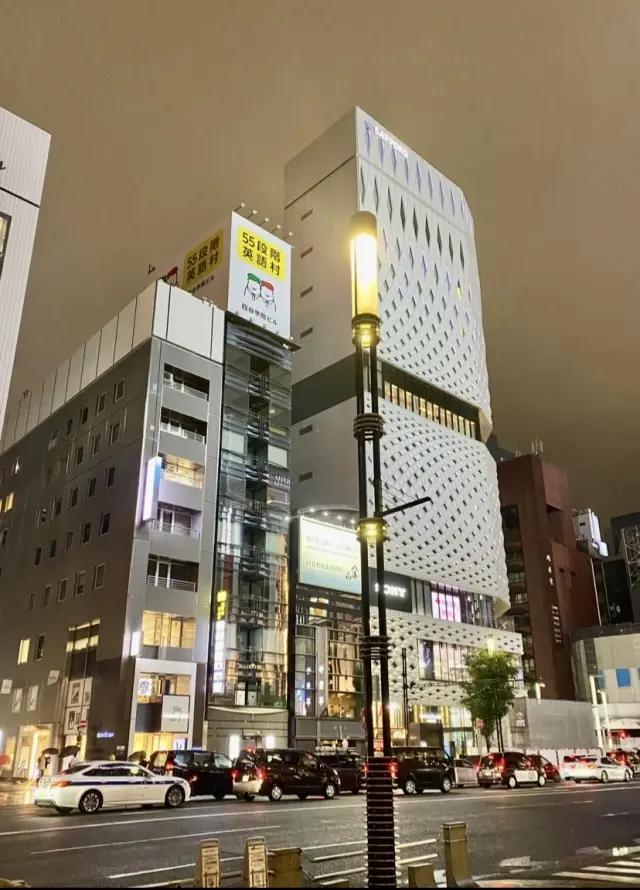 夜の銀座で雨やどり✨_1_4