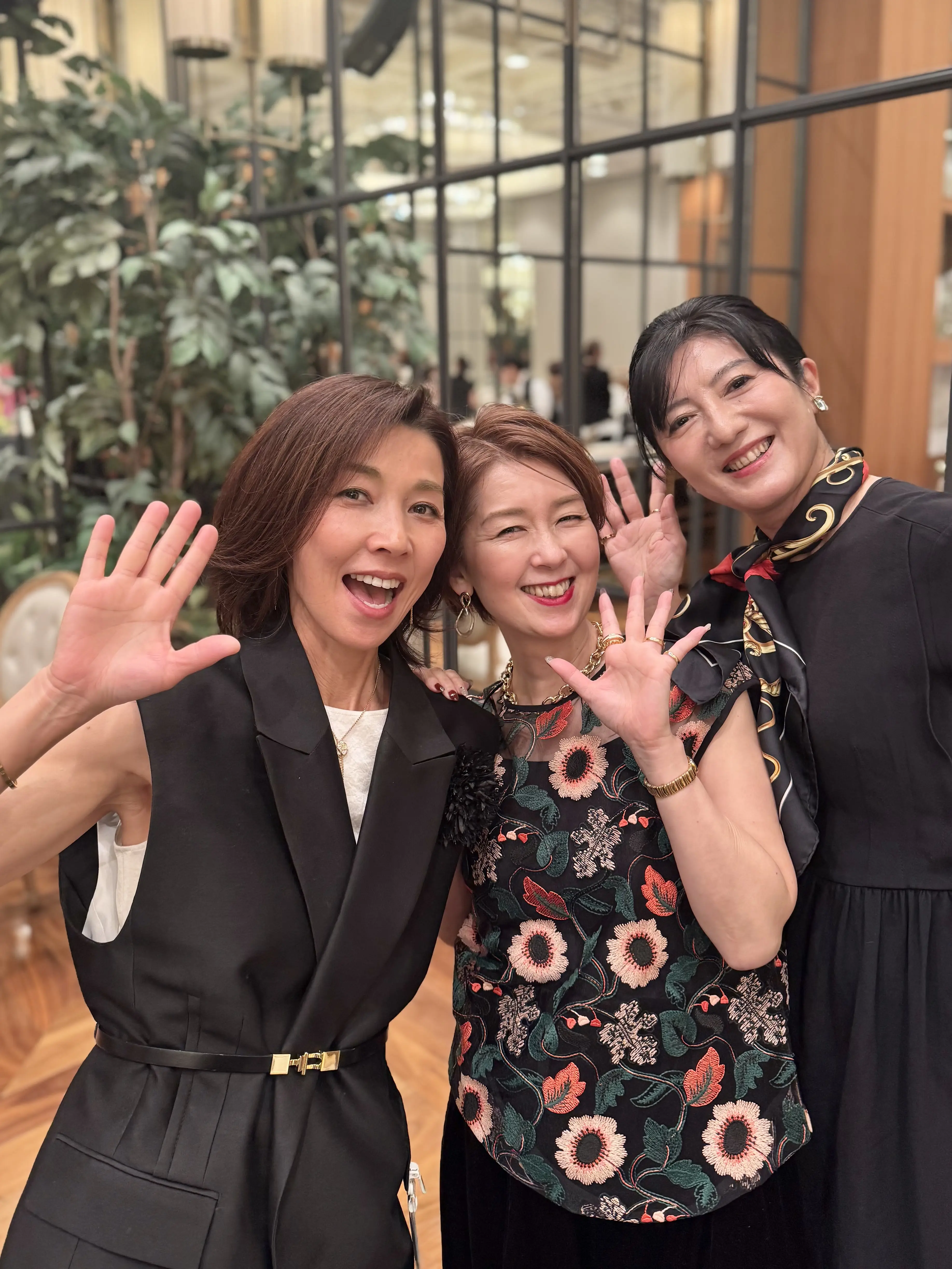 黒×刺繍ブラウスで éclat主催のパーティ「ソワレ・ドゥ・エクラ」へ_1_9-1