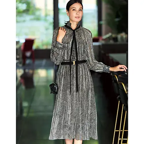 L’UNE×eclat 【別注】ベルトつきプリーツドレス ¥85,800