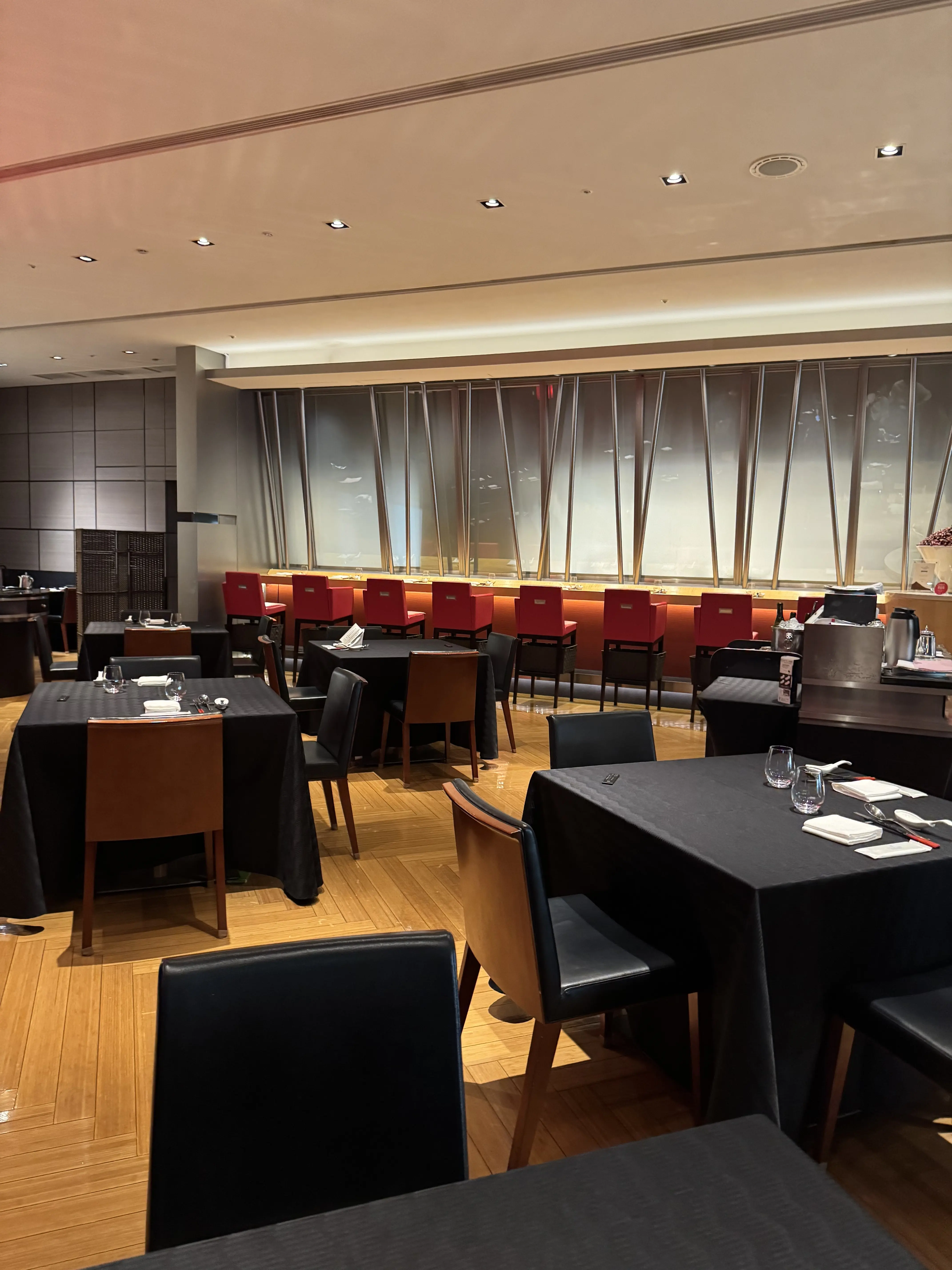 レイヤードを楽しむ大人のスタイルで上質な四川ランチへ_1_1-2