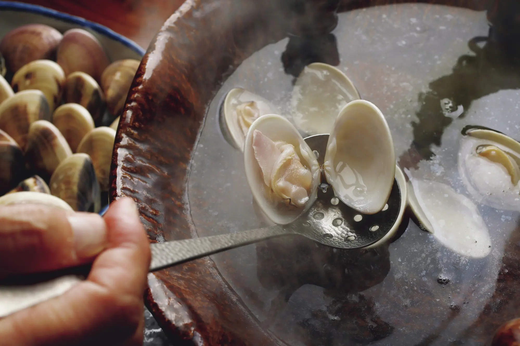 ごちそう鍋　蛤の鍋　調理写真
