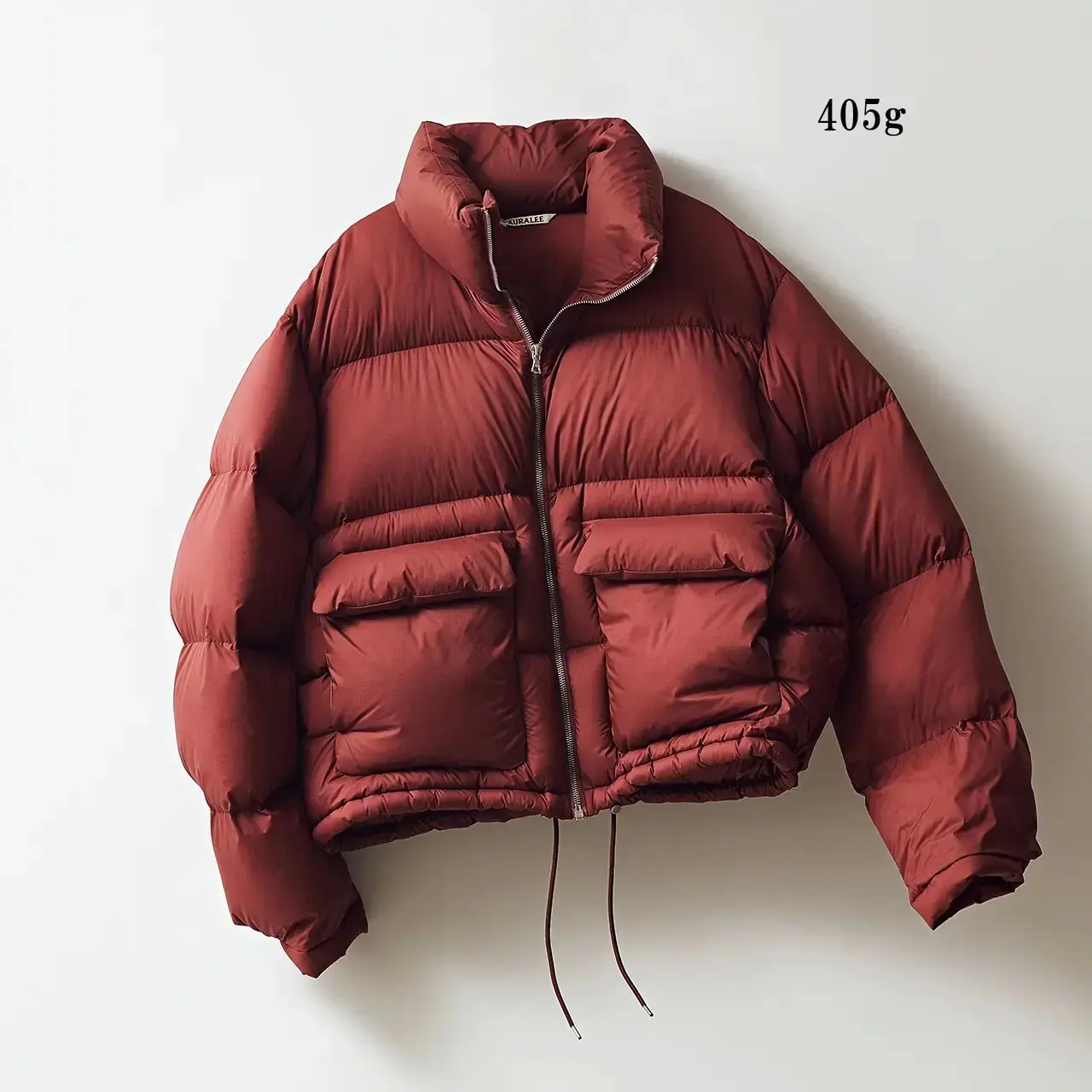 服装を選ばない！50代が毎日着たくなる、軽やかで上品な「ダウンコート」