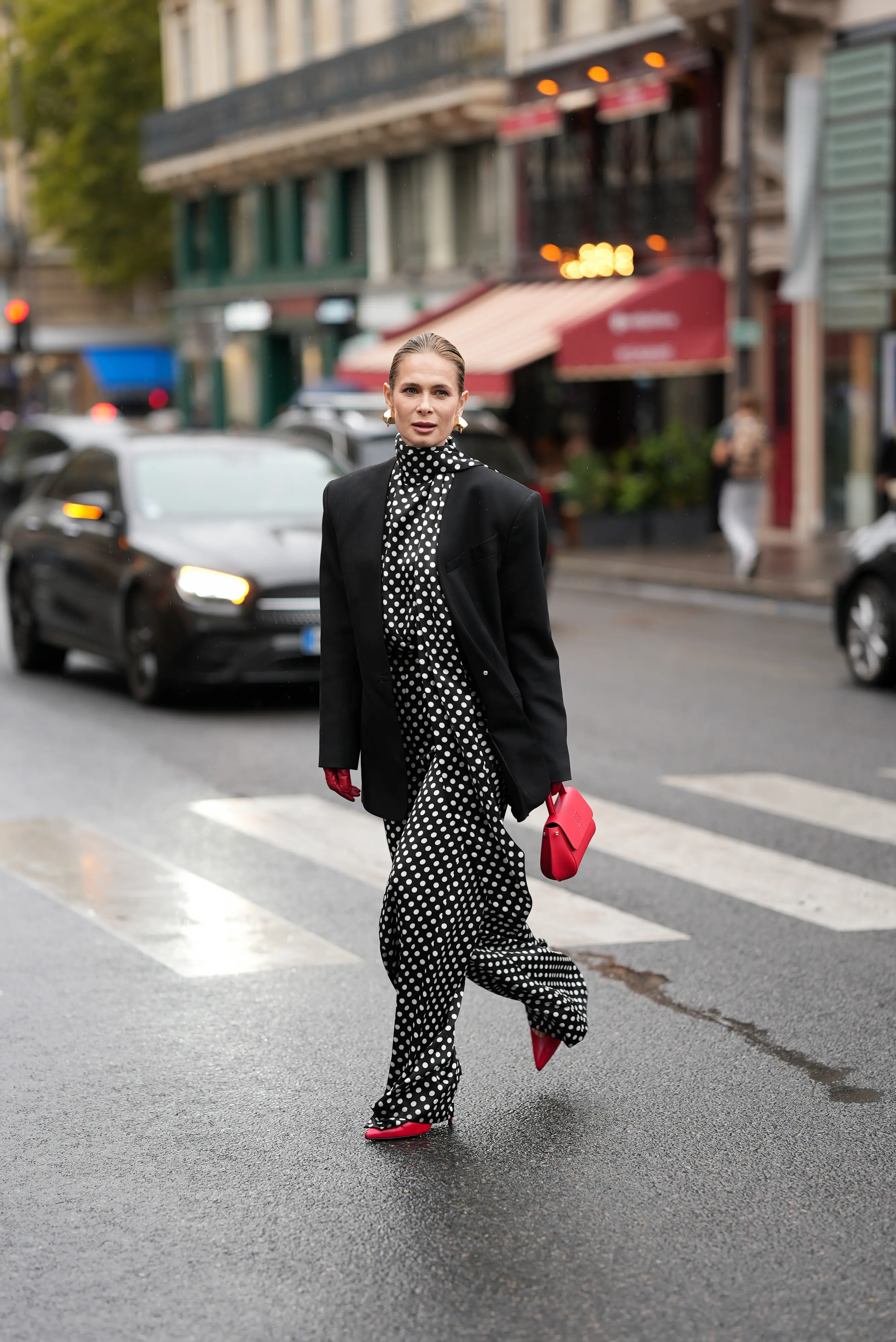 ファッションスナップ　黒コーデ　ドレスアップ