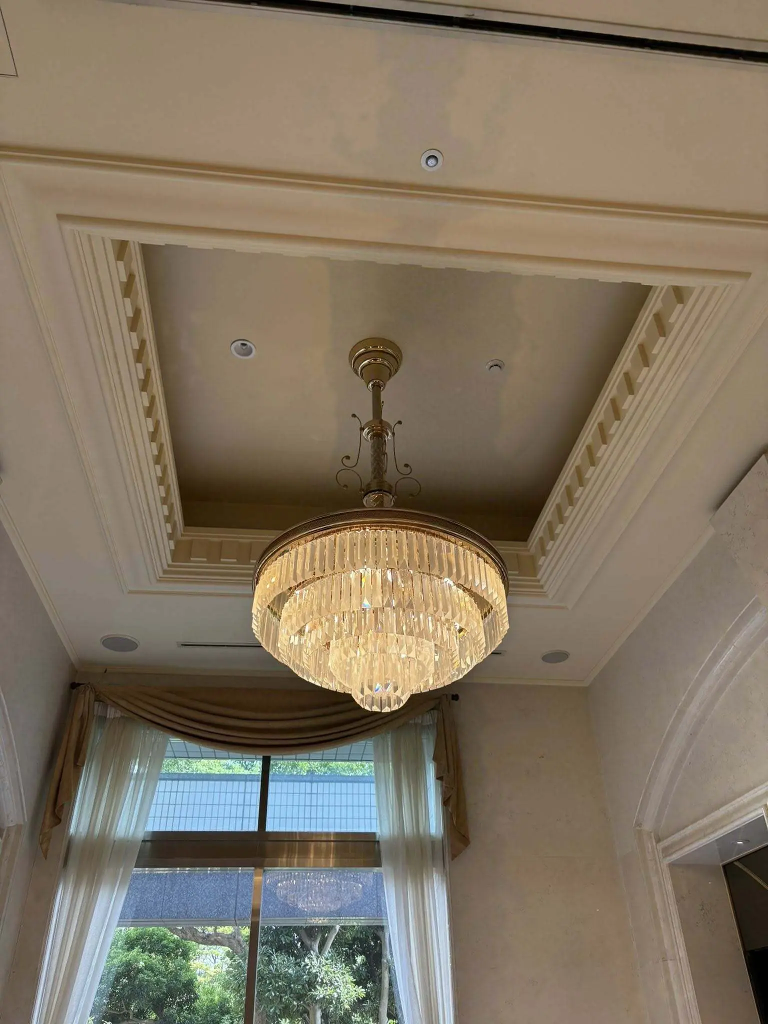 ロビーシャンデリア