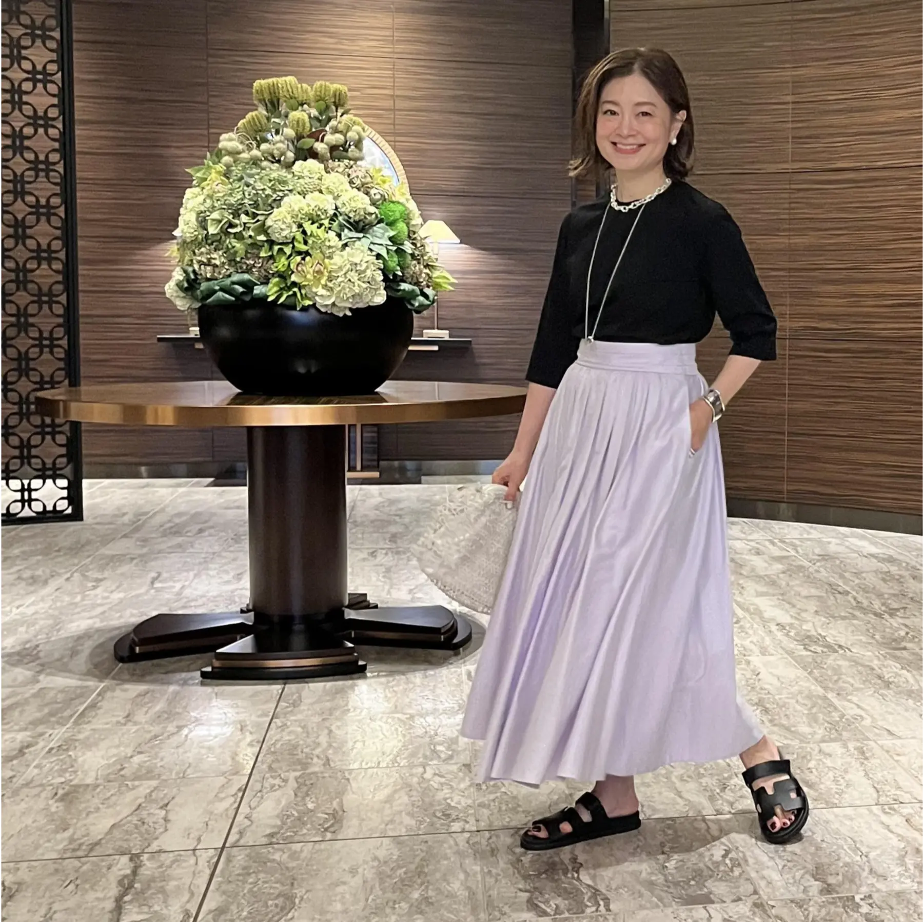 【人気ファッションエディター三尋木奈保さんに質問！】50代が夏のワンツーコーデをあか抜けさせるには？