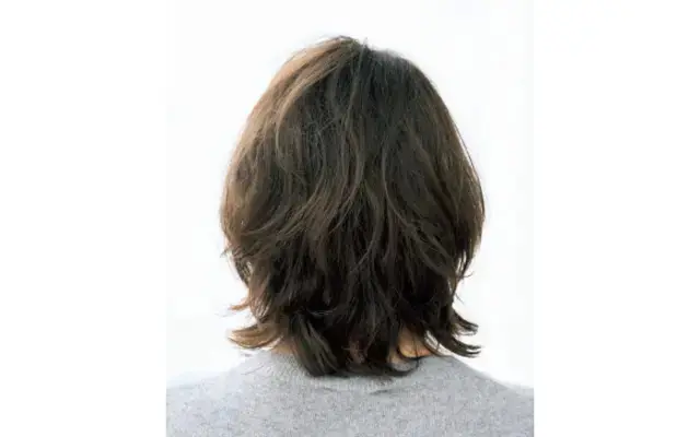 前髪で顔だちをやわらか印象にするボブスタイル