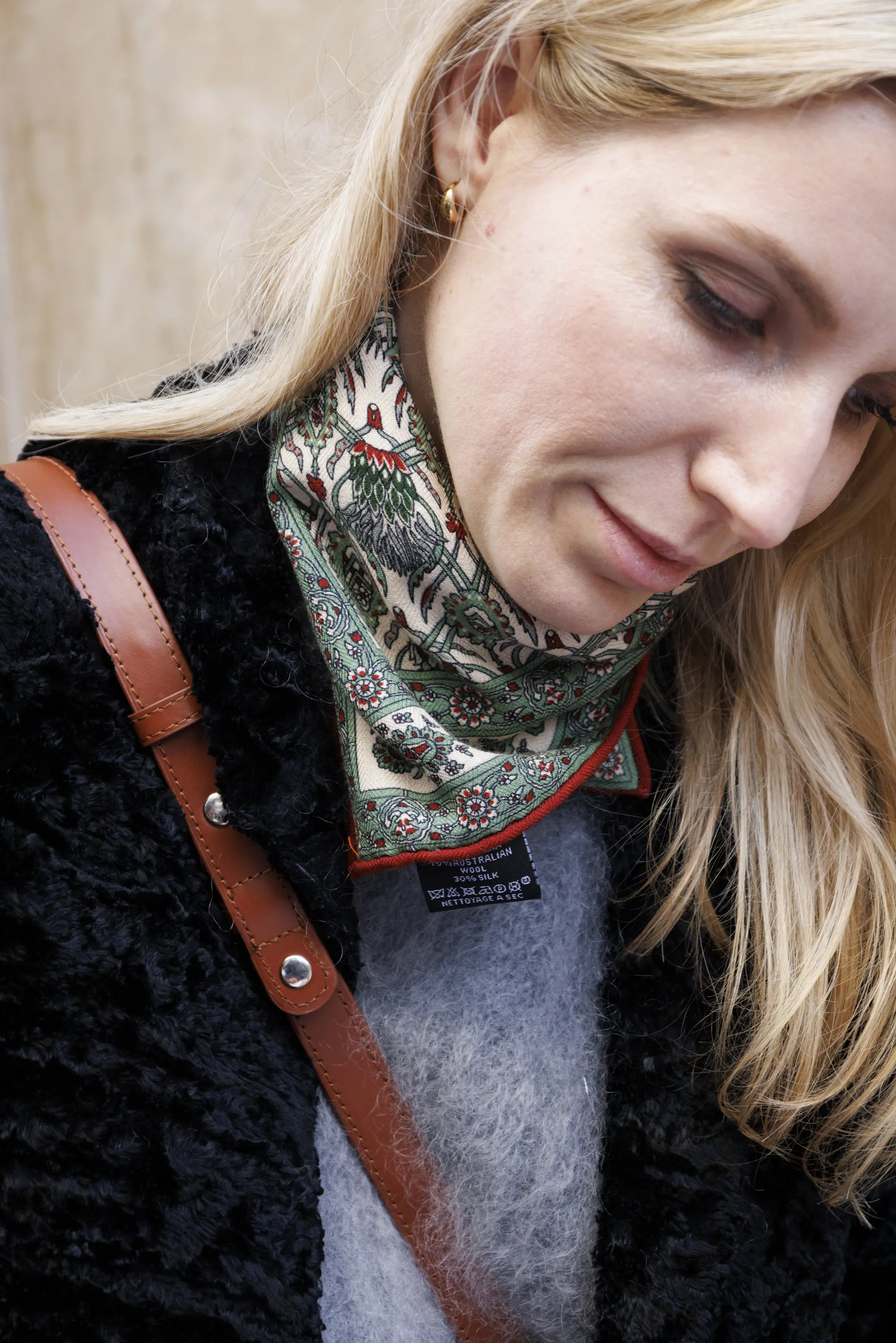 ファッションスナップ　スカーフ　 MADEMOISELLE D