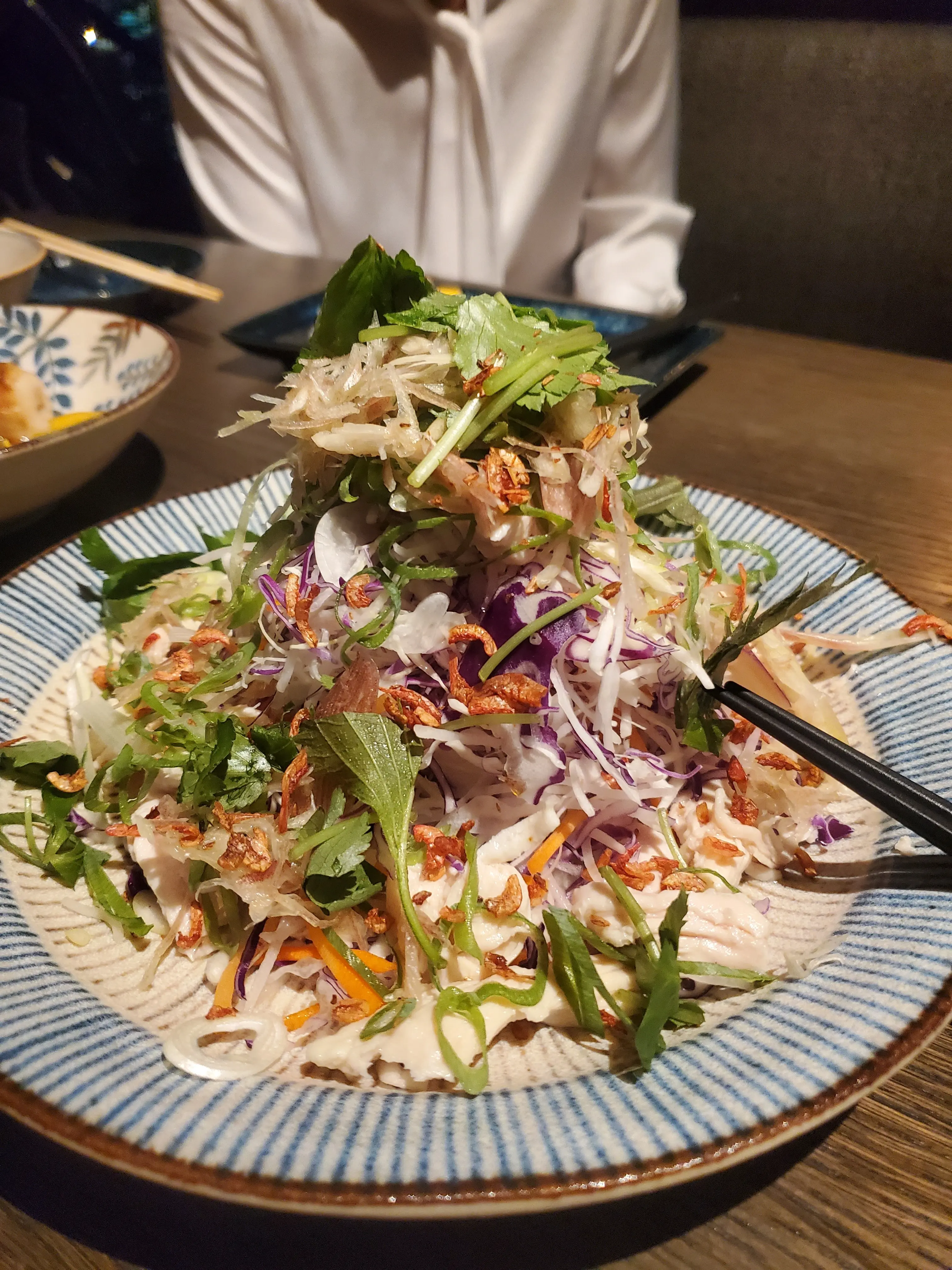 オフィスからの会食には、リラクシーでスタイル美なニットワンピースが心強い味方に_1_3-2