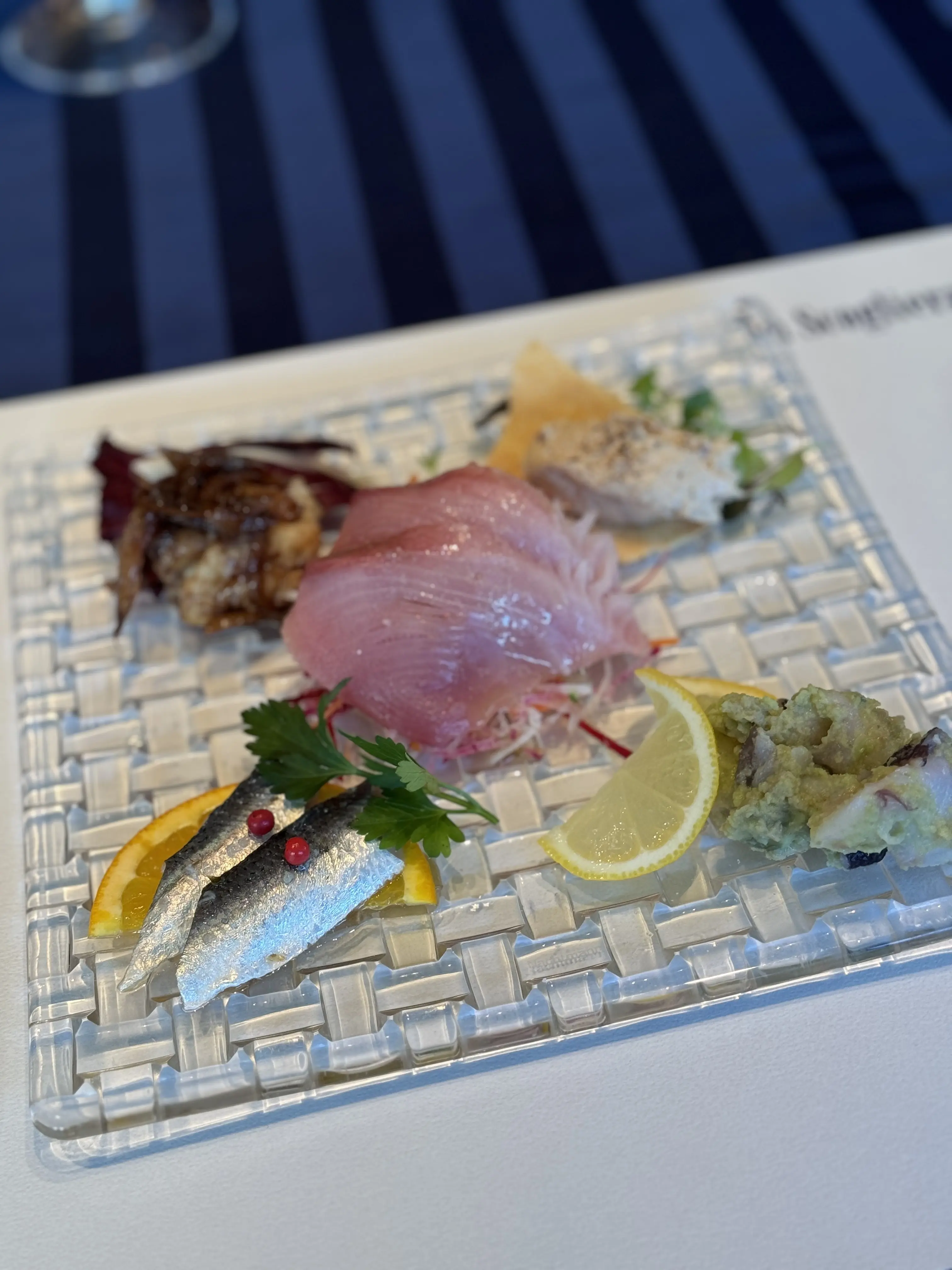 【北欧名作椅子と赤坂女子会】UNIQLOパンツで五感を満たす一日_1_10-1