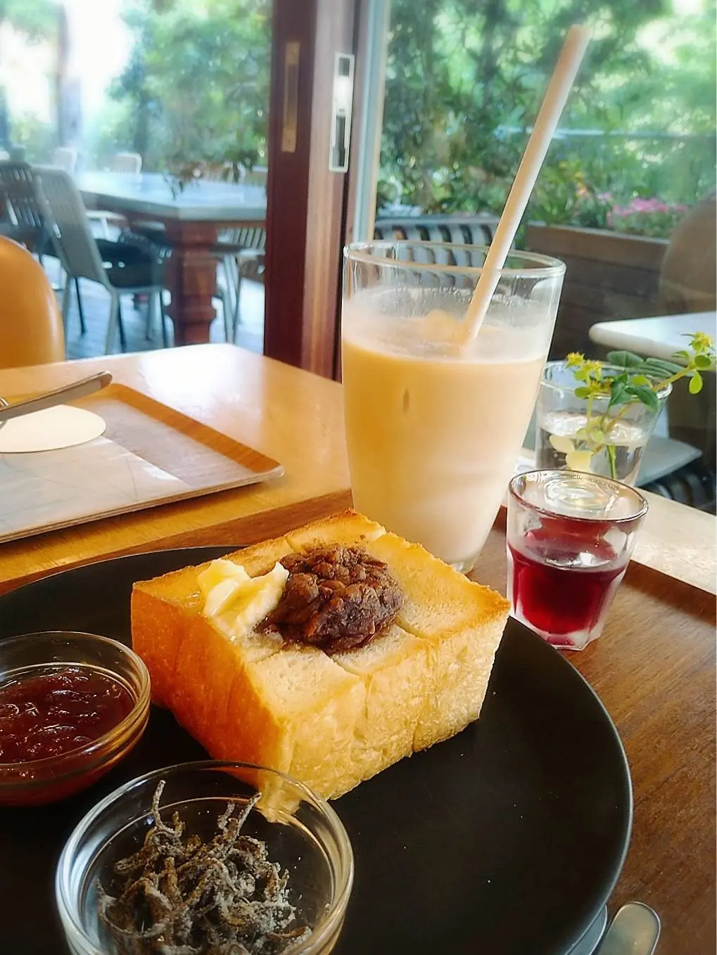 渋谷のホワイトグラスコーヒー、モーニング、餡バタートースト