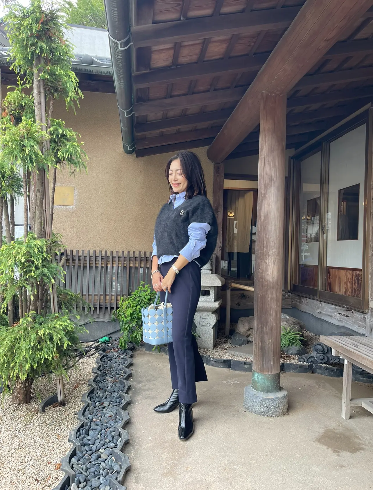 GUシャツをインしたネイビーコーデで鎌倉の古民家スパニッシュレストランへ_1_14