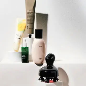 気になる髪の分け目対策の基本「頭皮クレンジング」でふんわりヘアを取り戻す