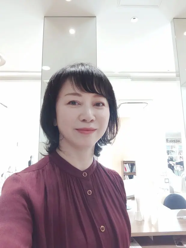 【50代ヘアスタイル】エアリーなミディアムパーマ_1_3