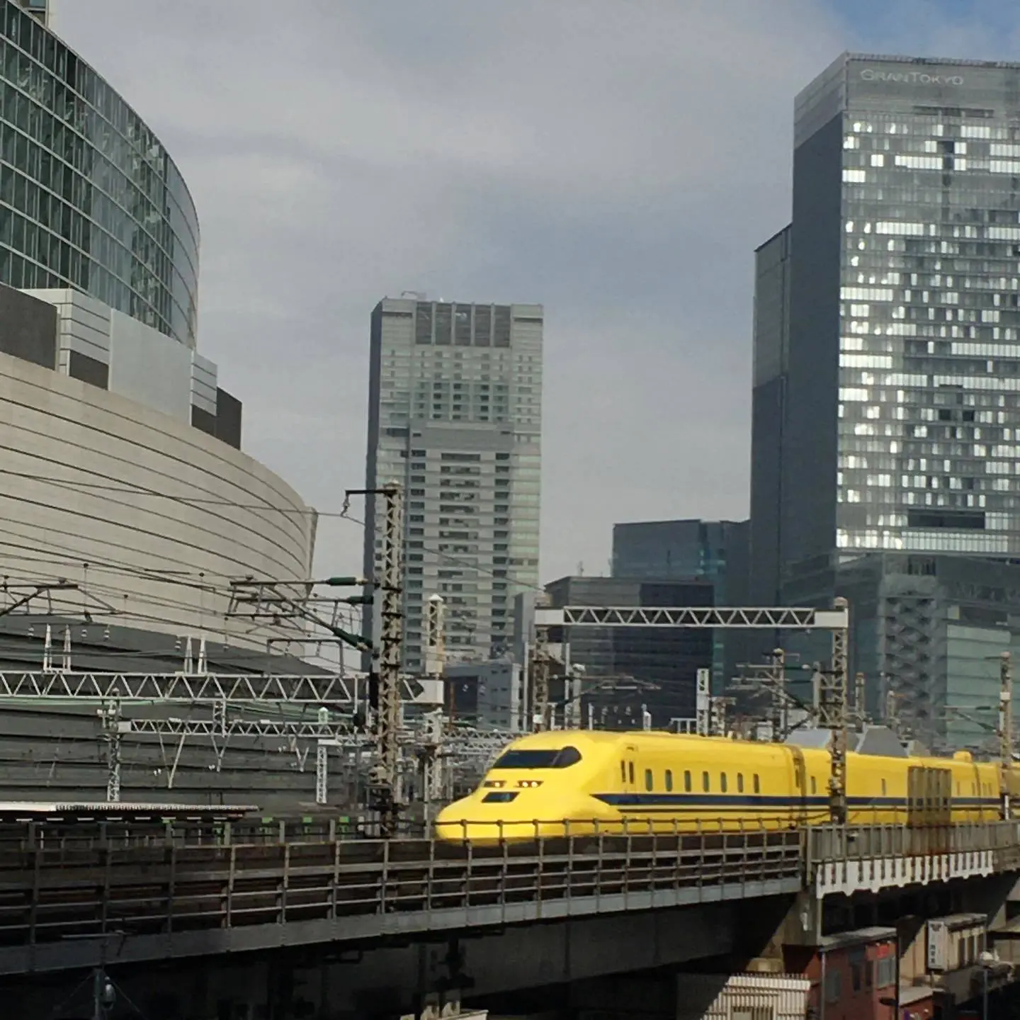 幸福を運ぶ黄色い列車。_1_1-1