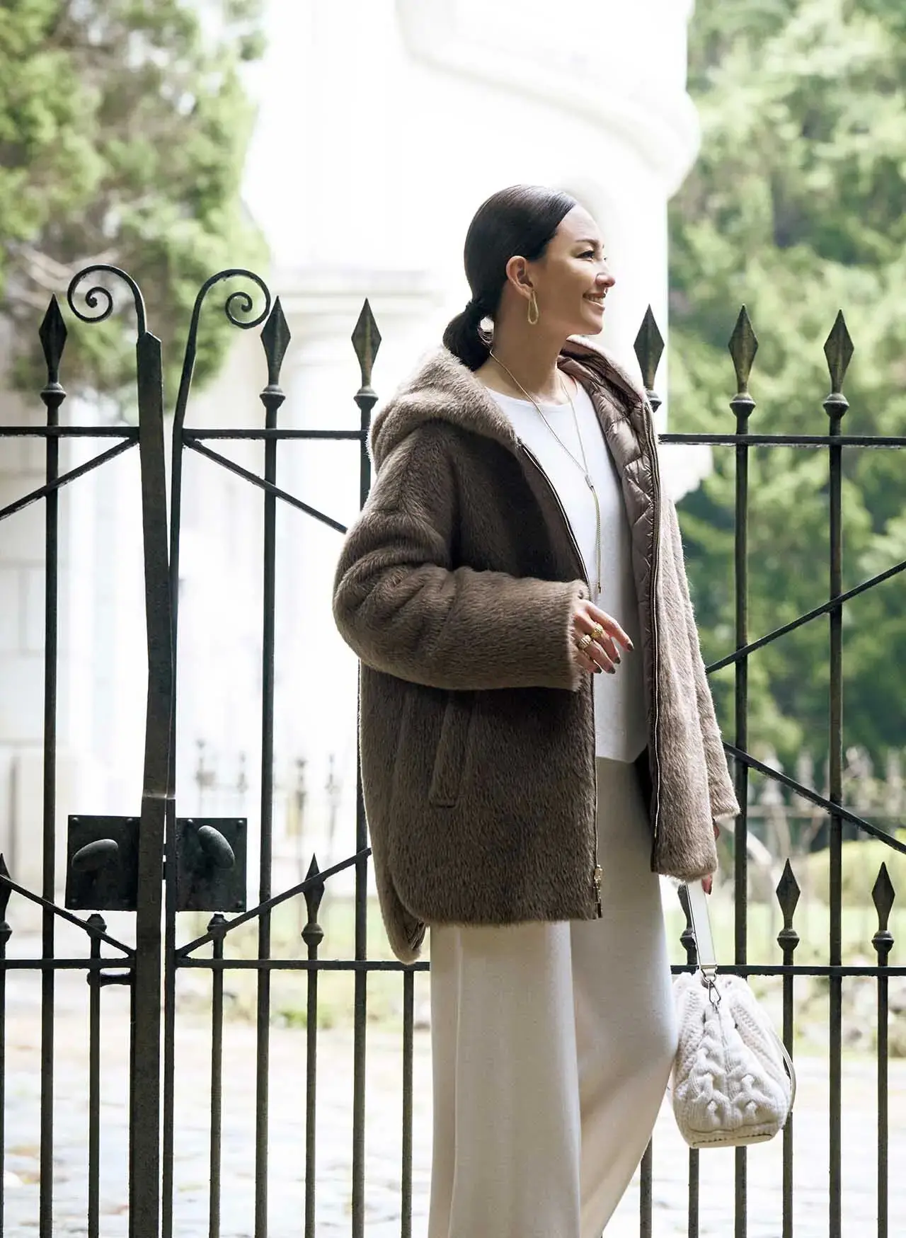 アクティブなフーディで、まろやかリッチ配色に今どきのスピード感を加えて