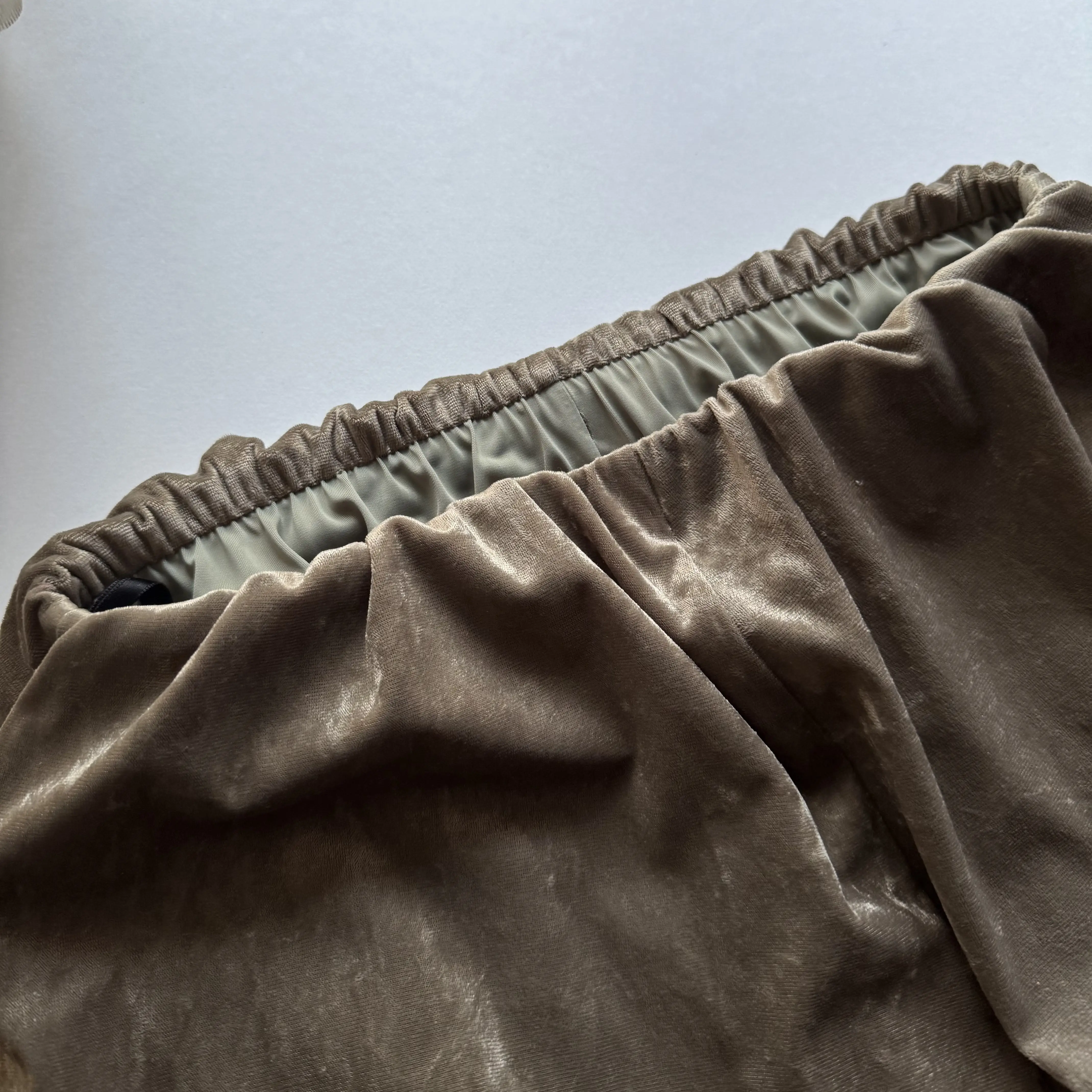 “ラクなのに上品”を叶えるベロアパンツ着回し5選_1_10