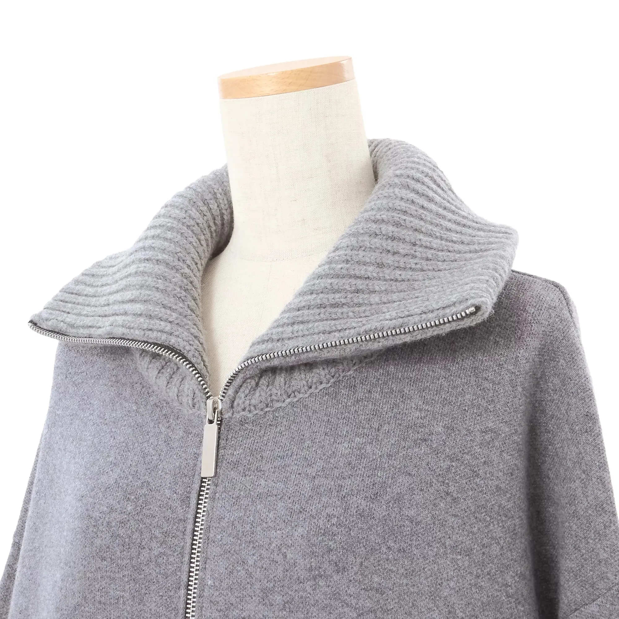 幸せな冬時間はお気に入りの一枚から！心地よく華やかな「エブリデイニット」_1_8