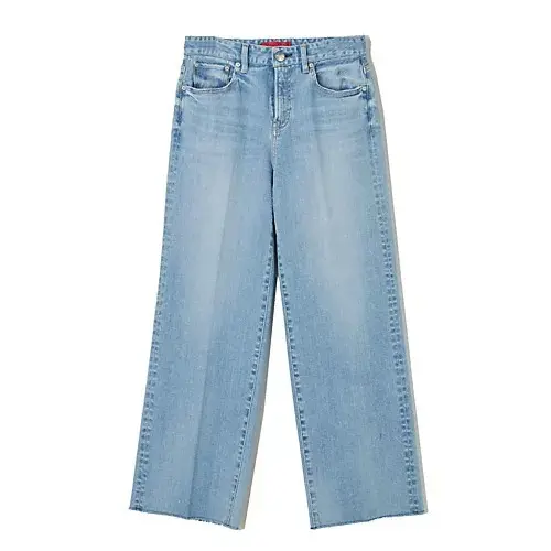 立体的シルエットで50代を美しく見せる「drawell のバックフレアシャツ」_1_4