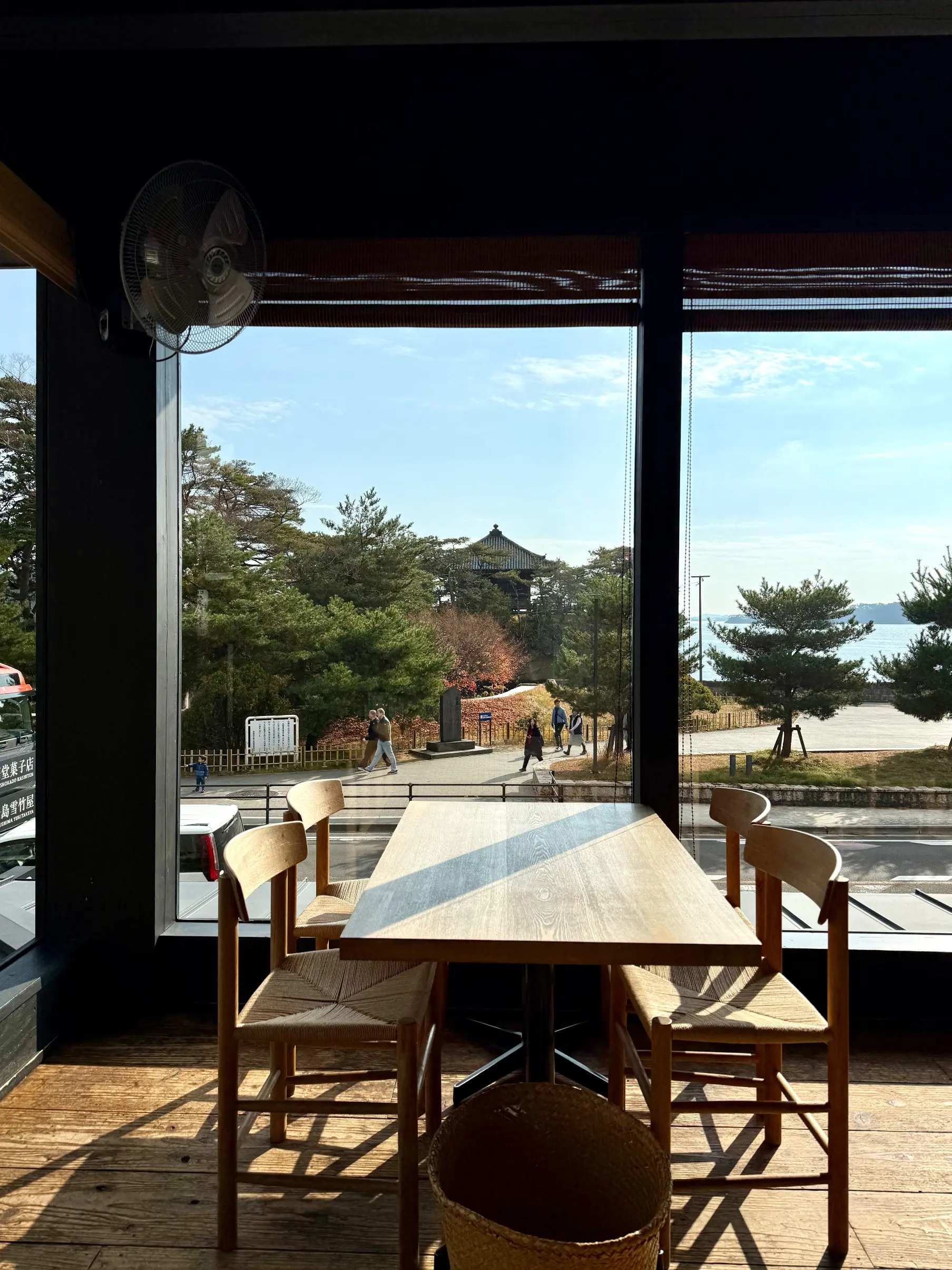 羽織るだけで見た目も気分も華やぐ♪ストールコーディネートで秋のお出かけ_1_29