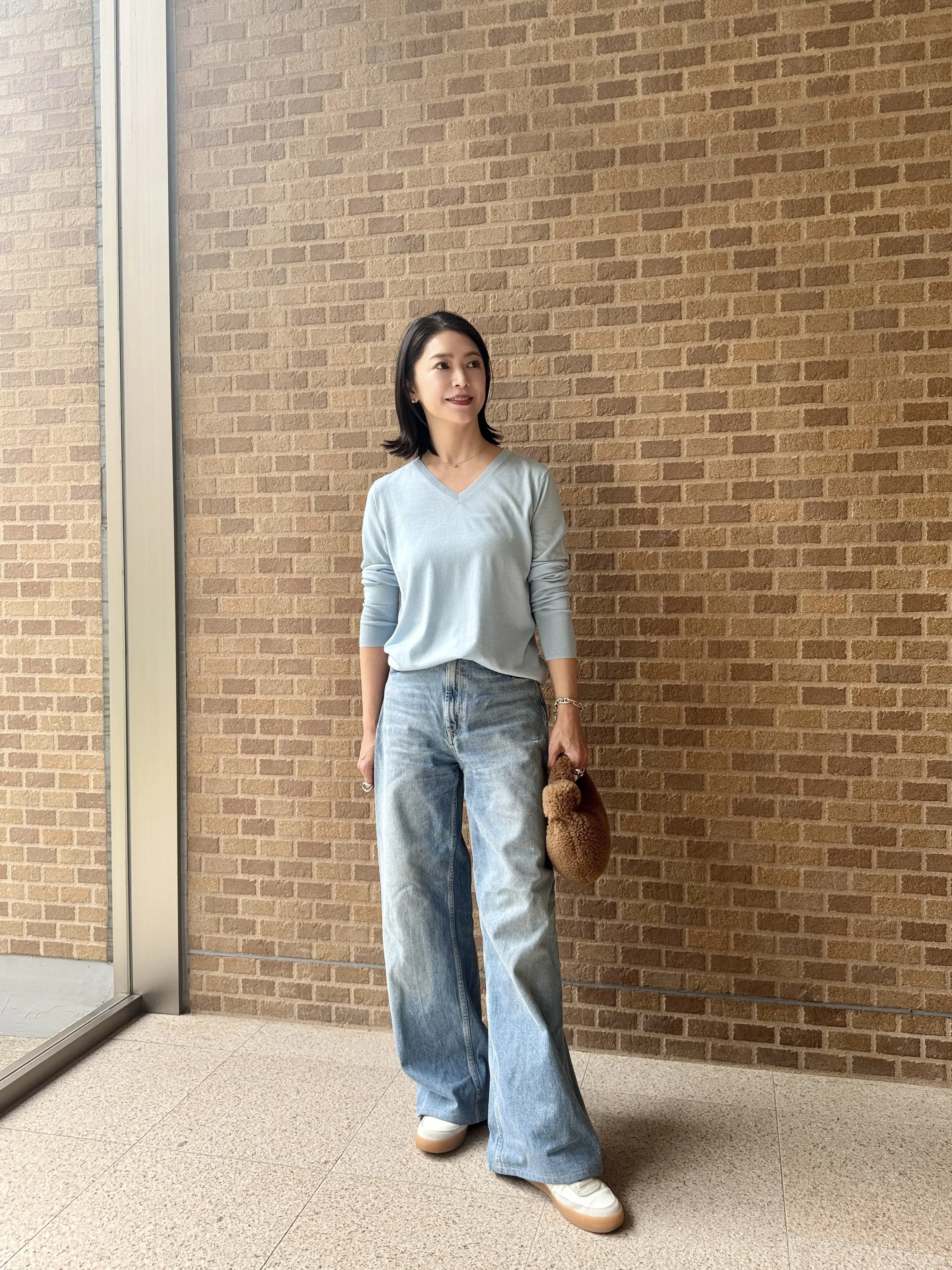 「シルクカシミヤ混 浅Vネックニット」極上の肌触りと美しい光沢、重宝する一枚間違いなしです！_1_5