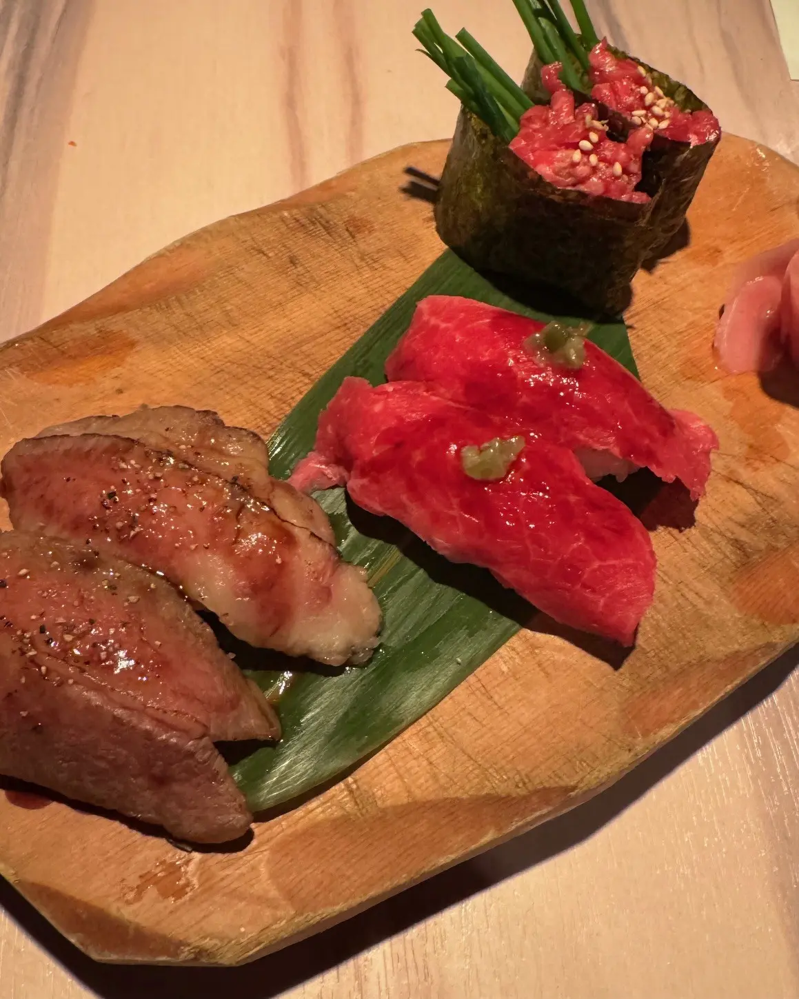 赤をポイントに、品よく。ドライブの日の大人のムートンコート着回し【３日目】_1_4-3