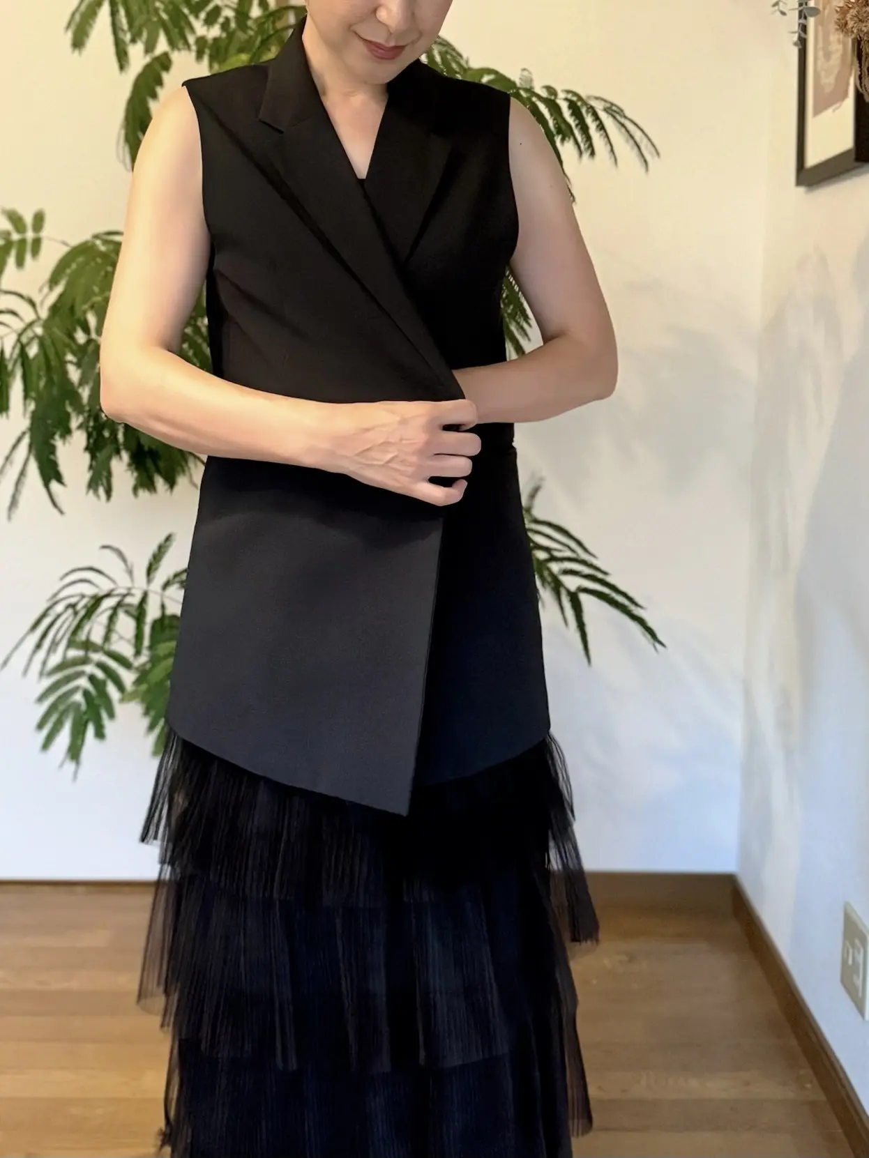 GU黒ジレ　黒のチュールスカート