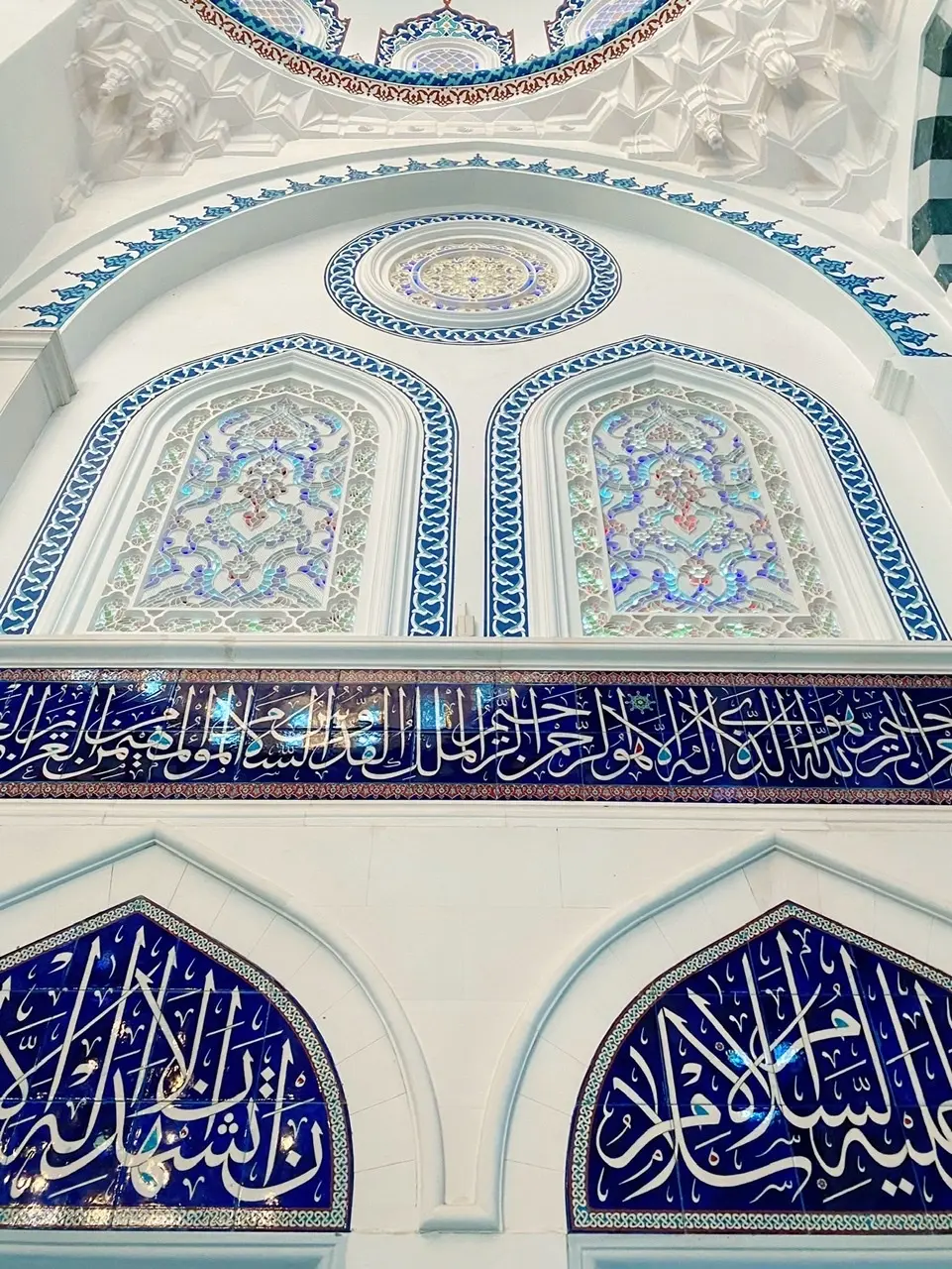 モスク内部の装飾　カリグラフィー