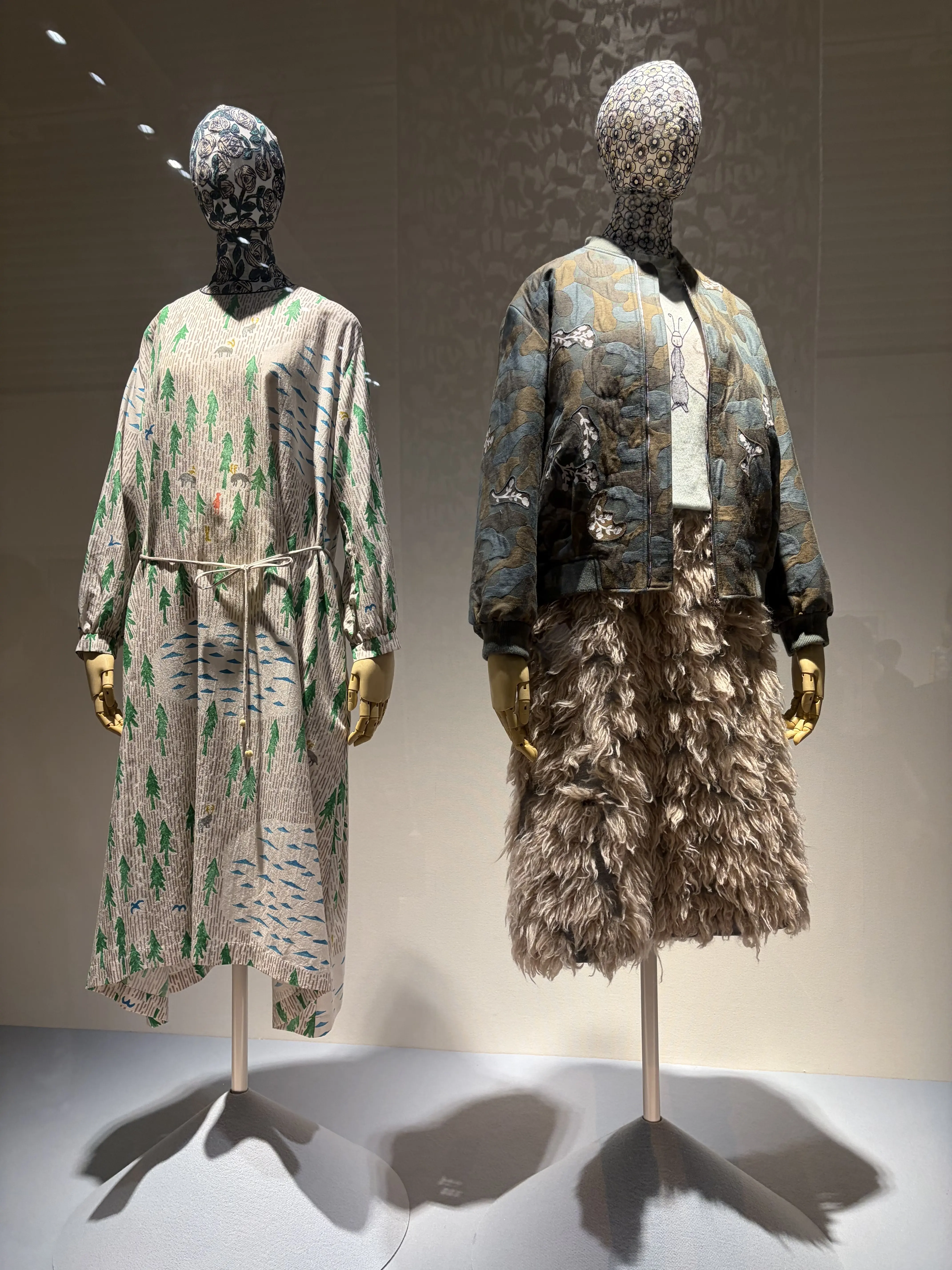 ミナペルホネンのワンピースとジャケット、スカートスタイル