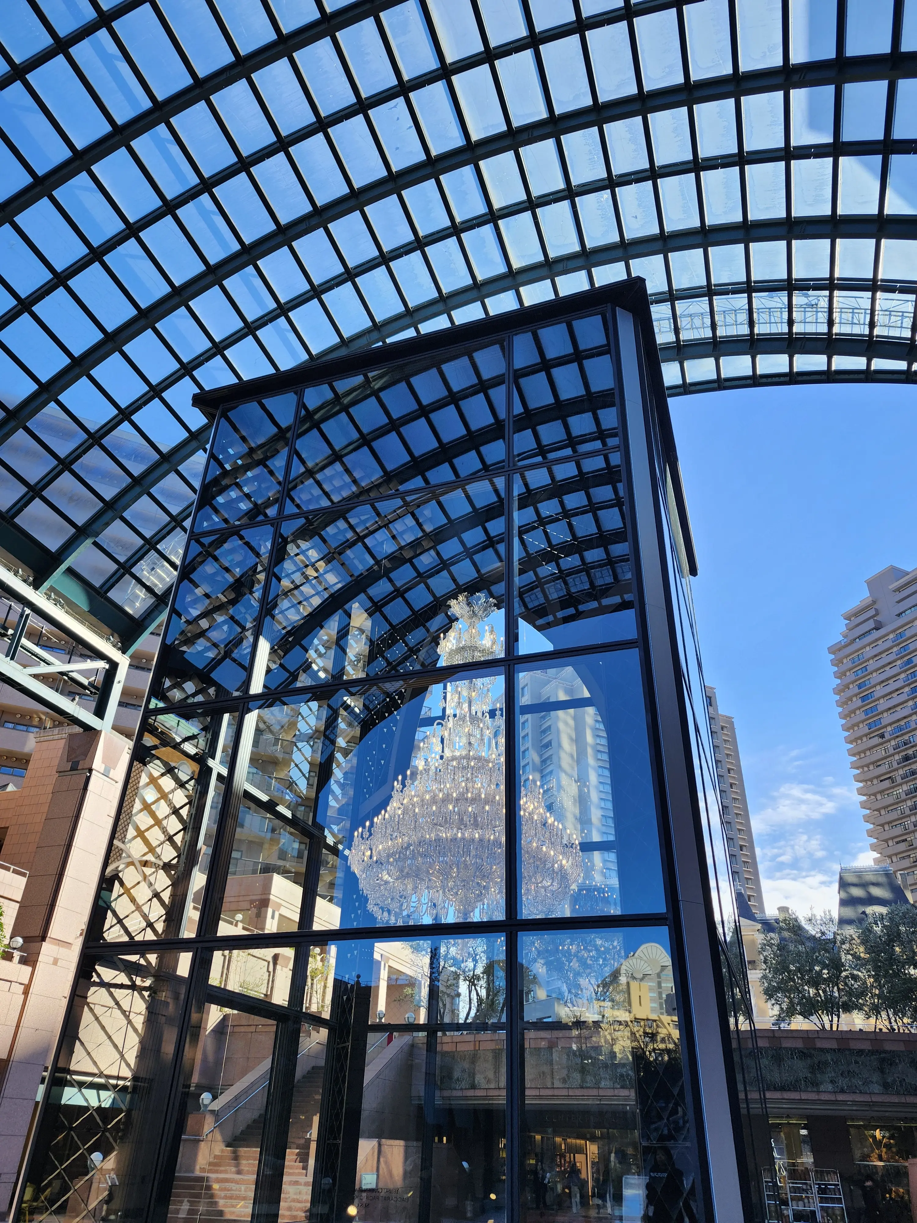 恵比寿ランチ、ウェスティンホテル東京、クリスマスツリー、恵比寿ガーデンプレイス、バカラ、シャンデリア、40代ファッション、ローストビーフ、ロウリーズ・ザ・プライムリブ、イルミネーション、サラダビュッフェ、デザートビュッフェ