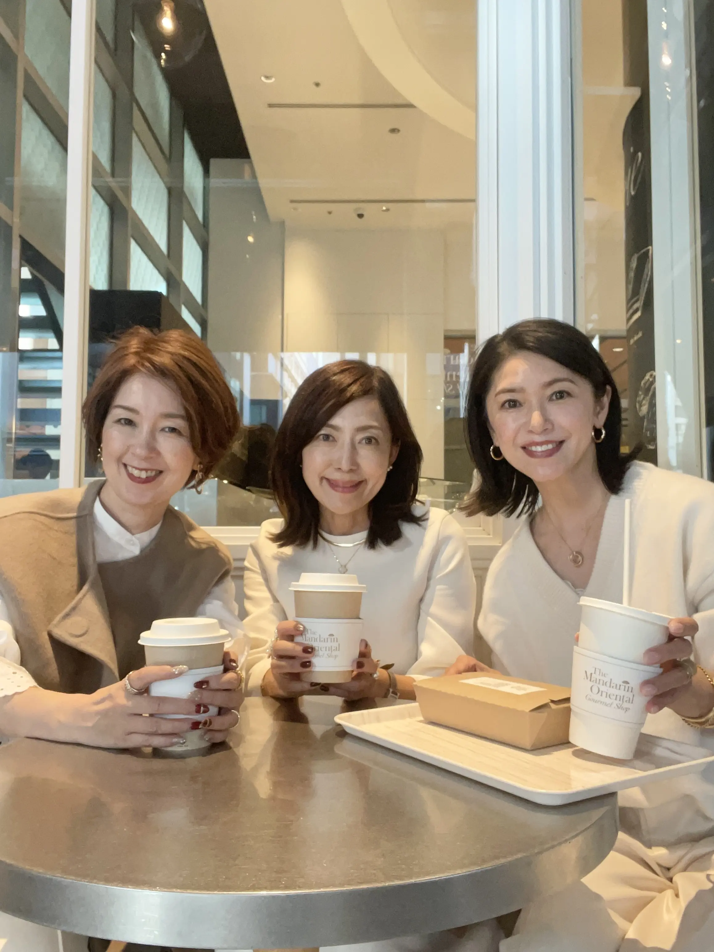 ホテルでのカジュアルランチに選んだラグジュアリーな装い～エクラ華組スナップより～_1_5