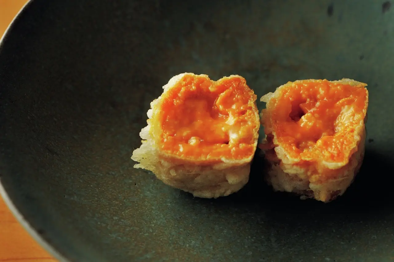 スペシャリテのひとつ、ウニの天ぷら