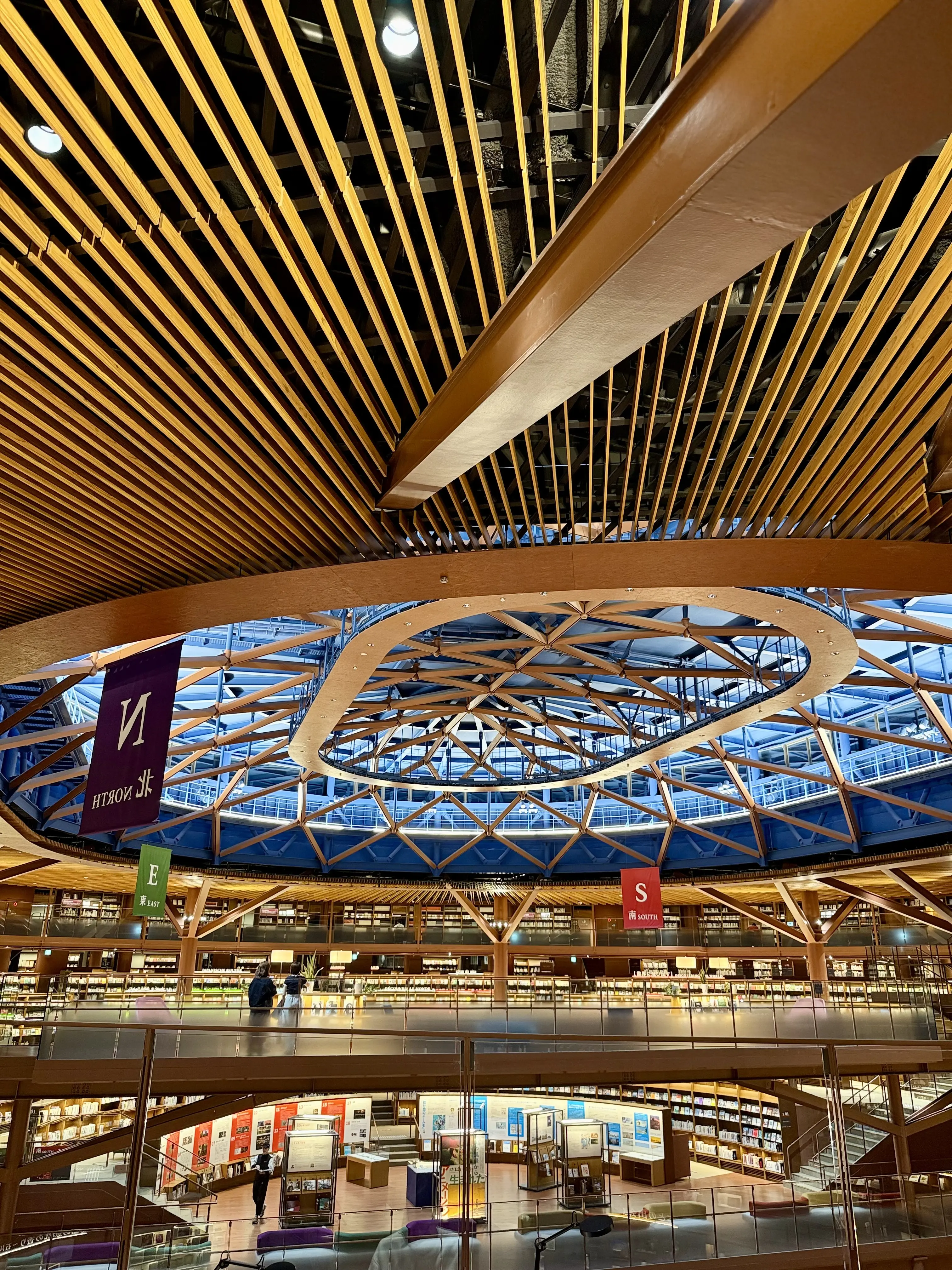 石川県　金沢市　金沢観光　石川県立図書館　建築美　金澤神社　金沢神社　石浦神社　神社巡り　白蛇龍神　白蛇　金沢観光スポット　