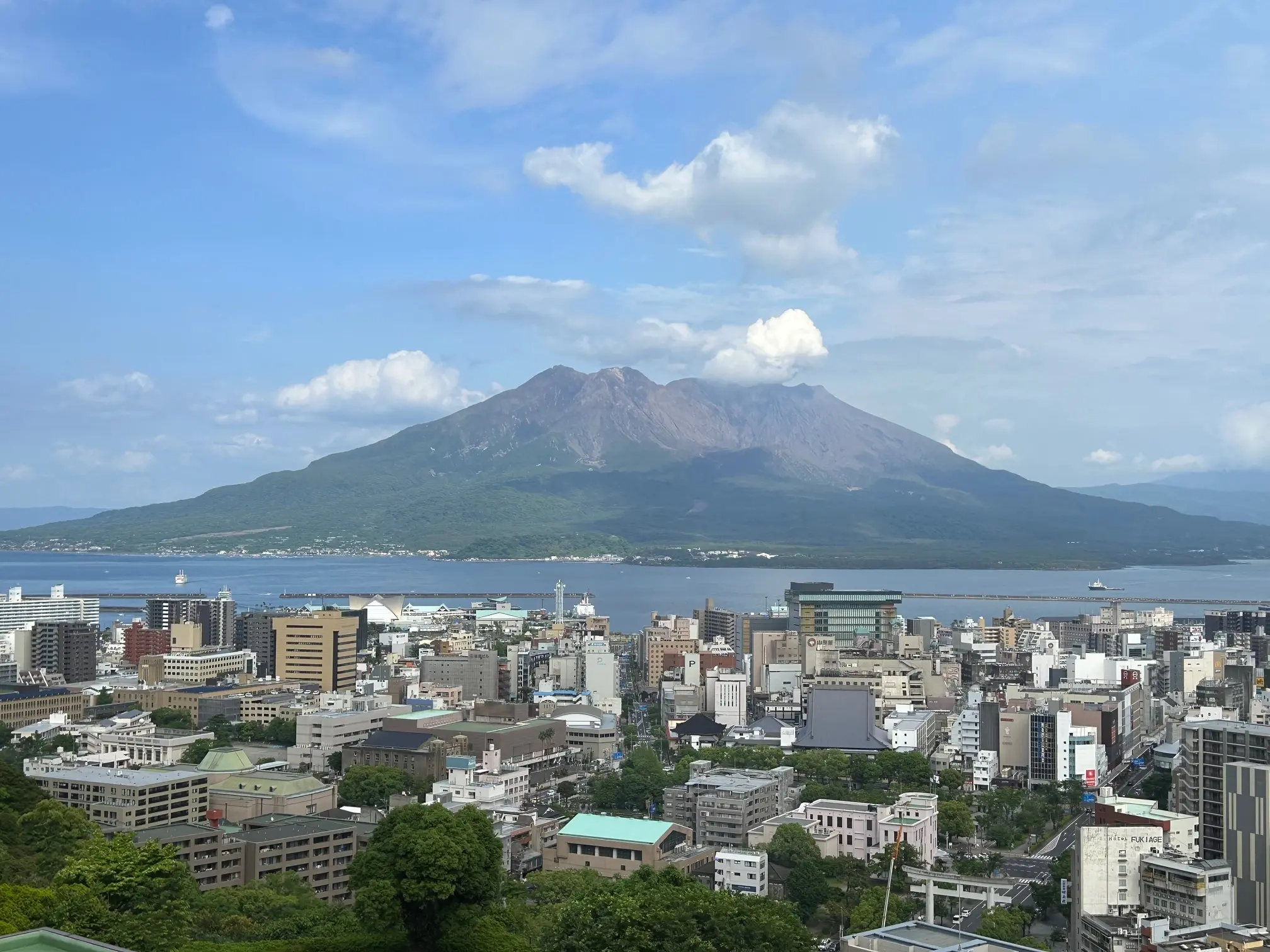 ホテル部屋からの桜島