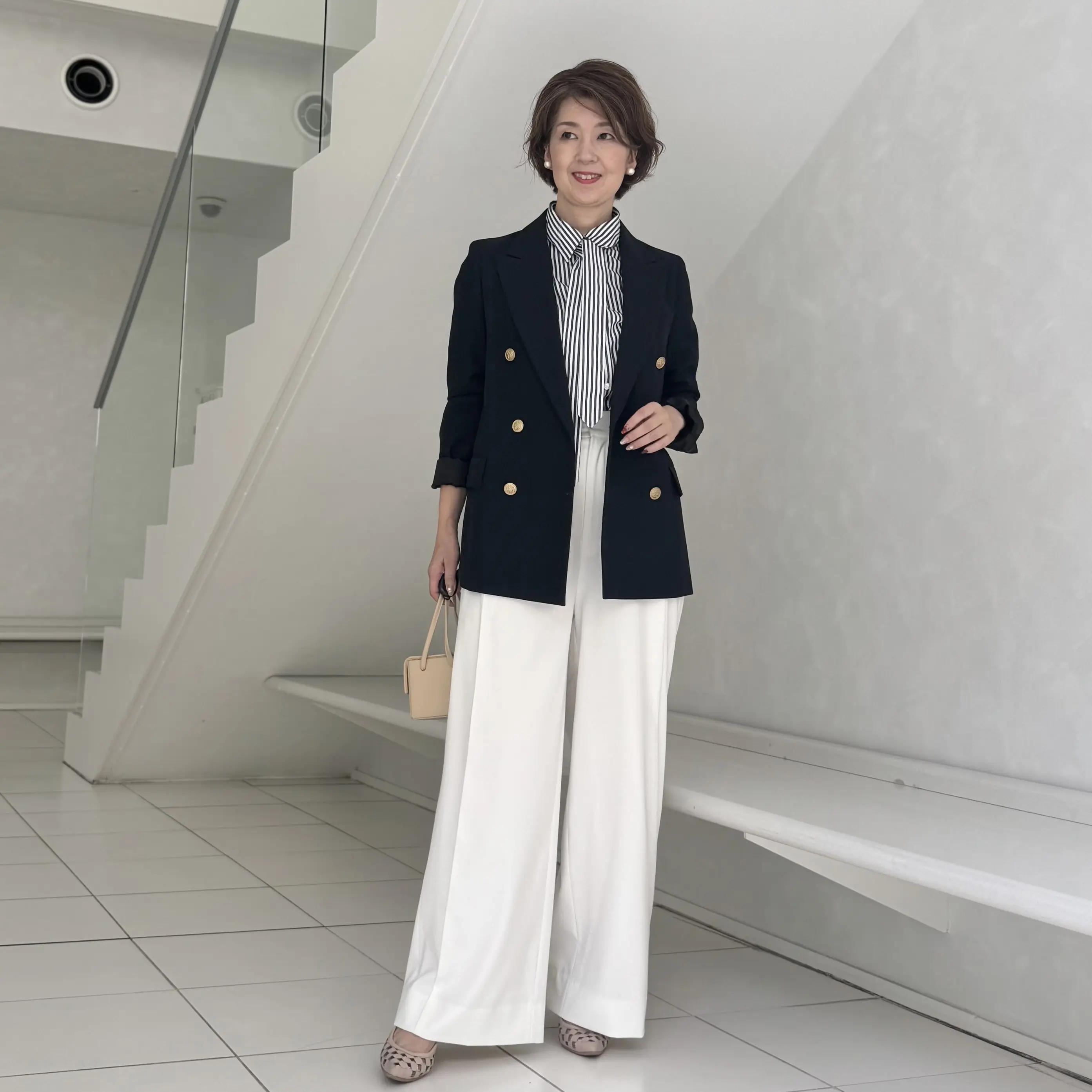 白パンツで楽しむ大人のシンプルおしゃれ_1_7