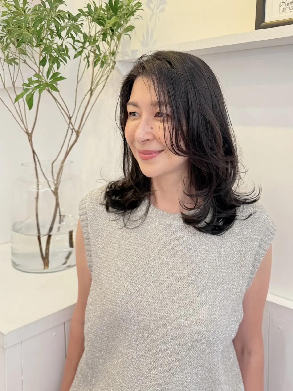 【50代ヘアスタイル】ほどよい抜け感があるミディアムヘアni♪_1_8