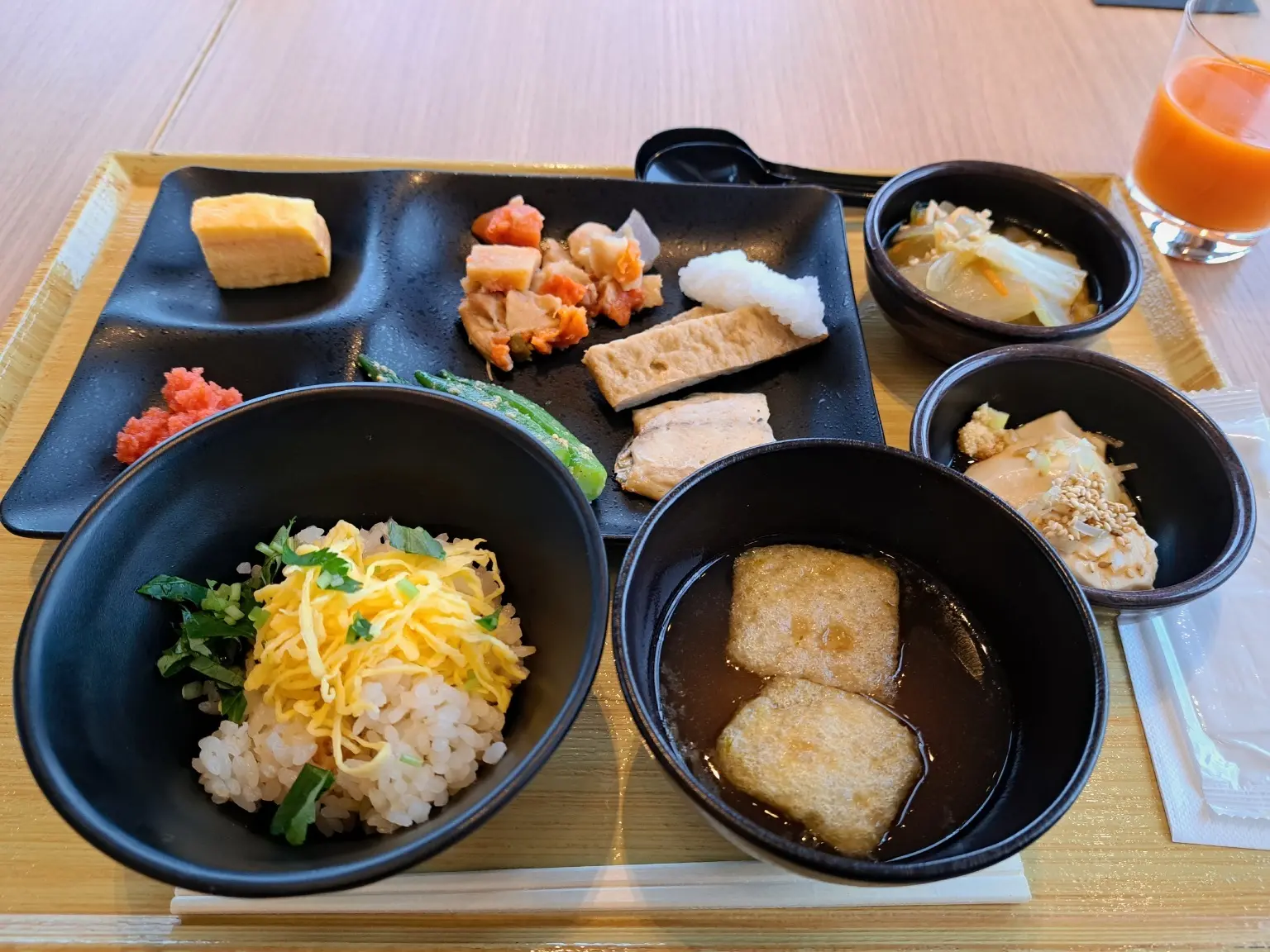 個室でくつろぐ道後温泉本館_1_9