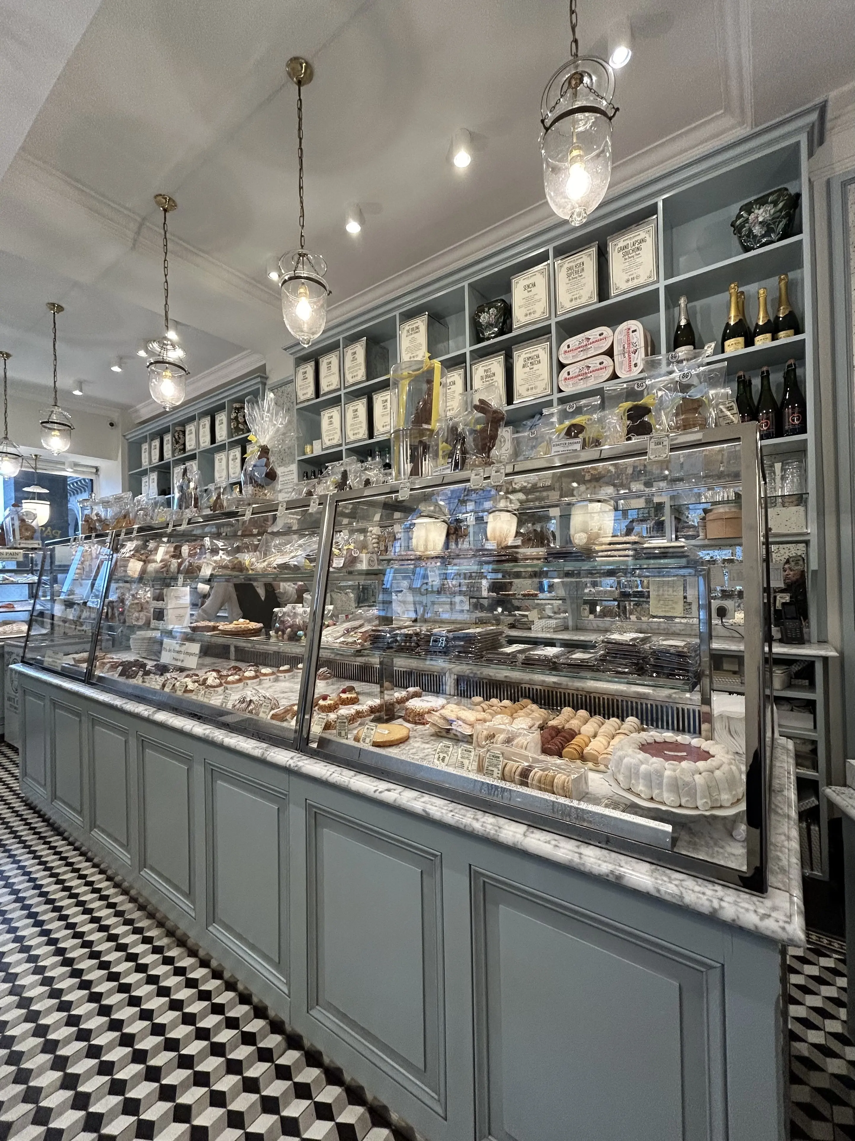 SÉBASTIEN GAUDARD  （セバスチャン・ゴダール）　　パリ　カフェ