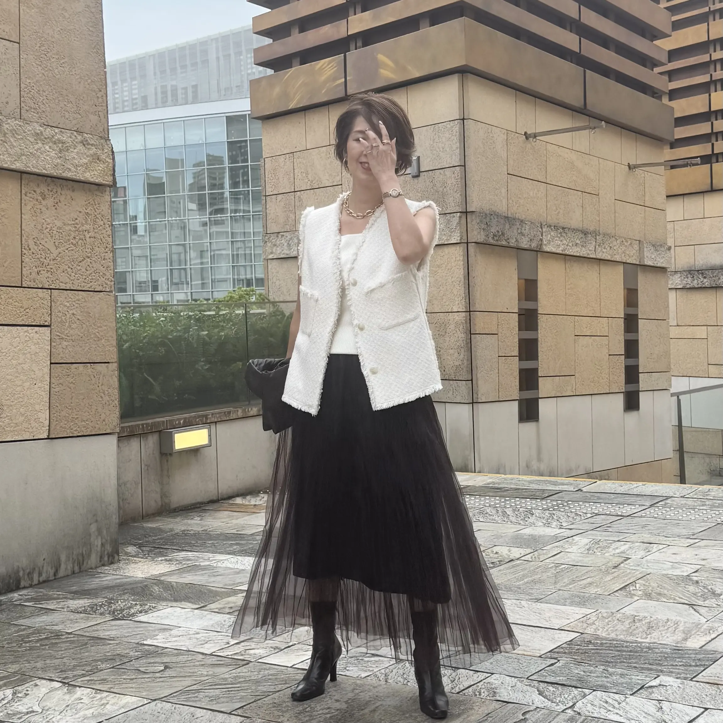 ツイードを軽やかに着る秋の展覧会コーデ _1_8