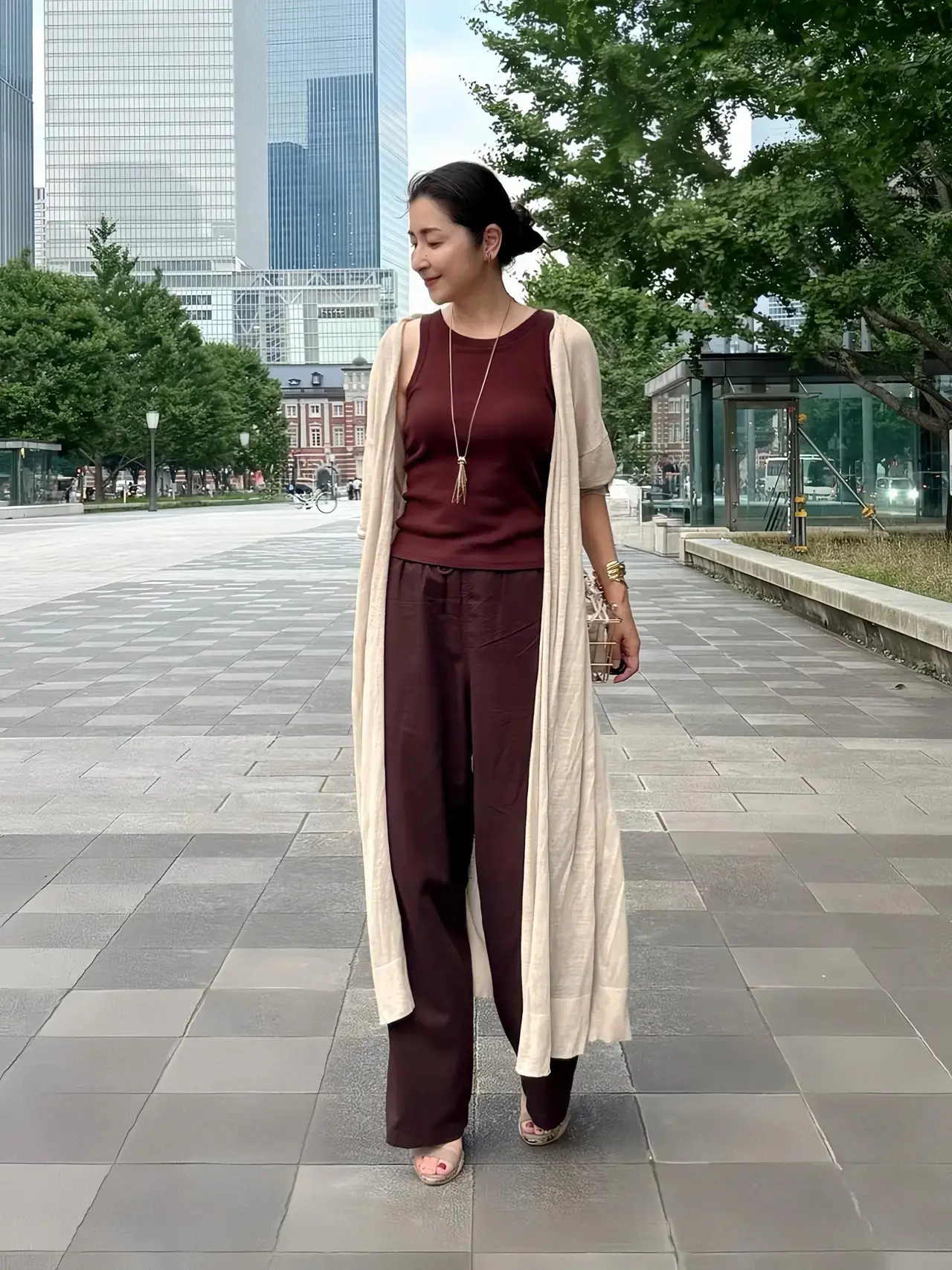 【50代「ユニクロ・GU」コーデ】過酷な夏を快適に！猛暑のおしゃれに役立つインナーやTシャツが大活躍_1_17