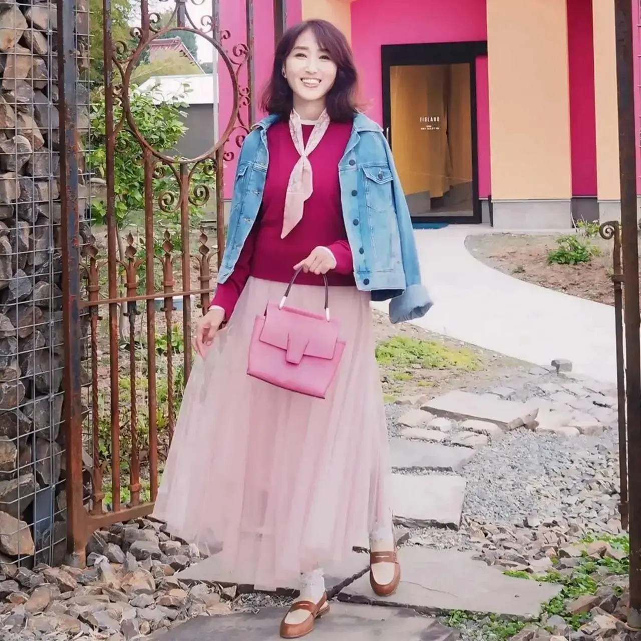 【50代のデニムジャケットコーデ5選】冬コート一歩手前に出番増。秋終わりのアウターに迷ったらこれ！