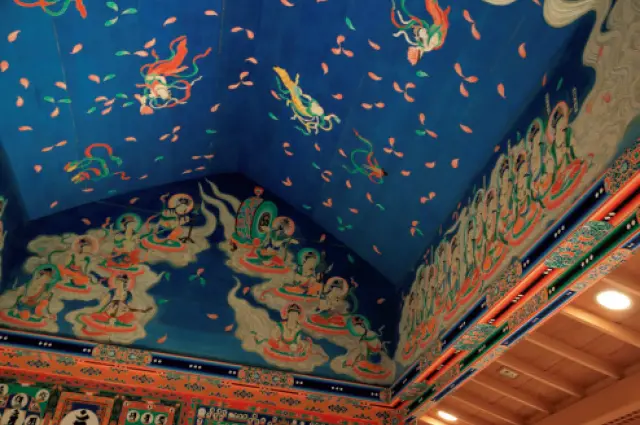 京都の皇室ゆかりの社寺　三千院の再現された往生極楽院の天井画