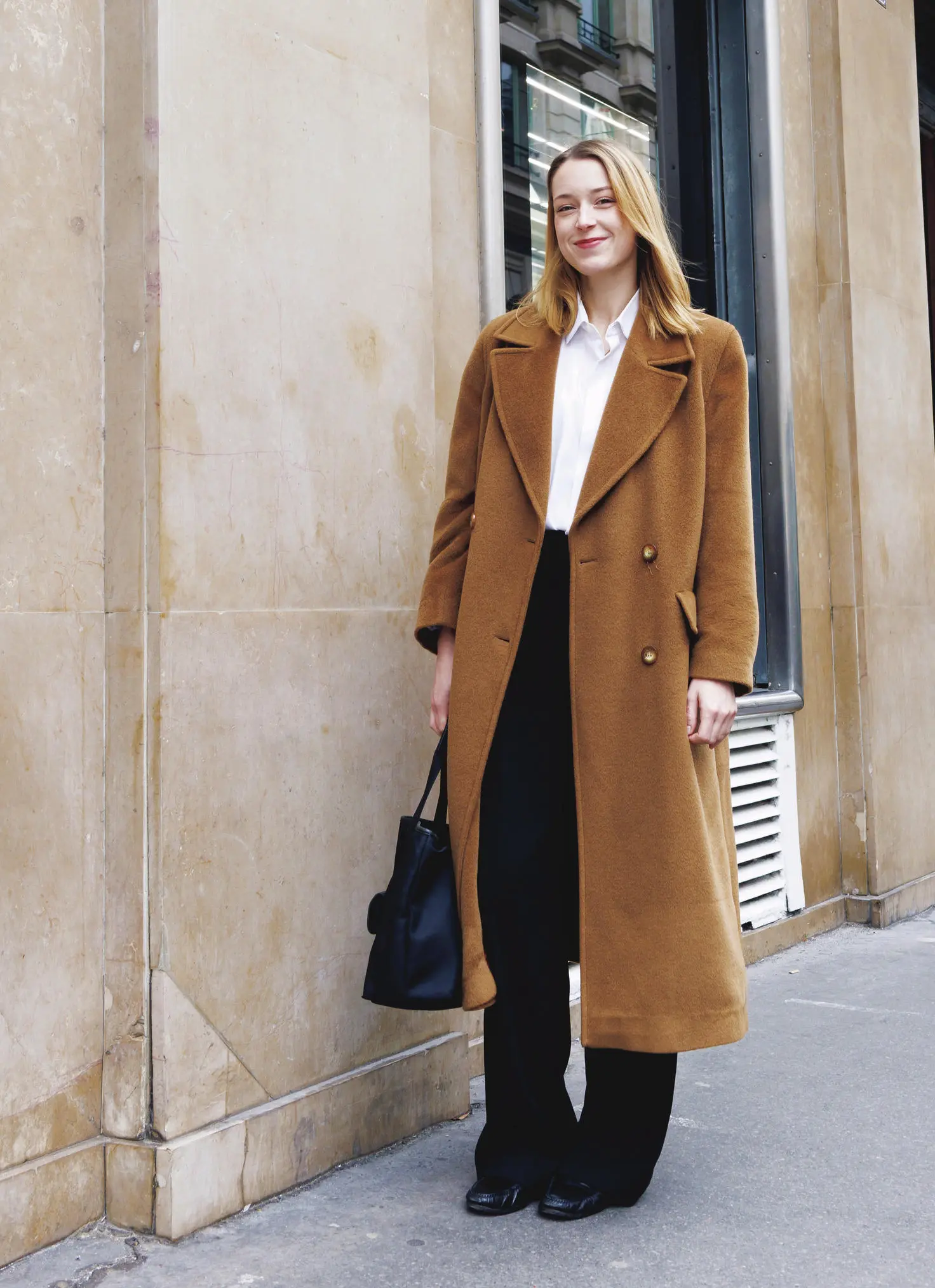 マダムのリアルなお出かけスタイル【海外ファッションSNAP】 ロングコート　エレーヌ 百貨店勤務／パリ