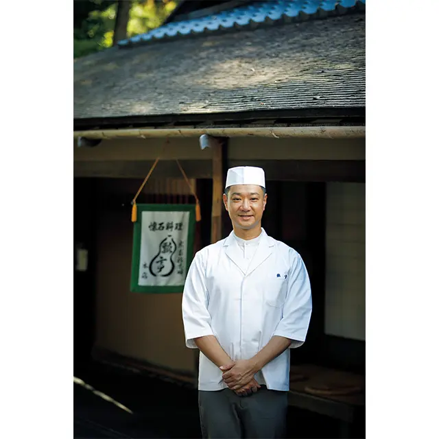 自身の発想や新しい技術を取 り入れながら京料理の新しい味 を考案している15代目主人の 髙橋義弘さん