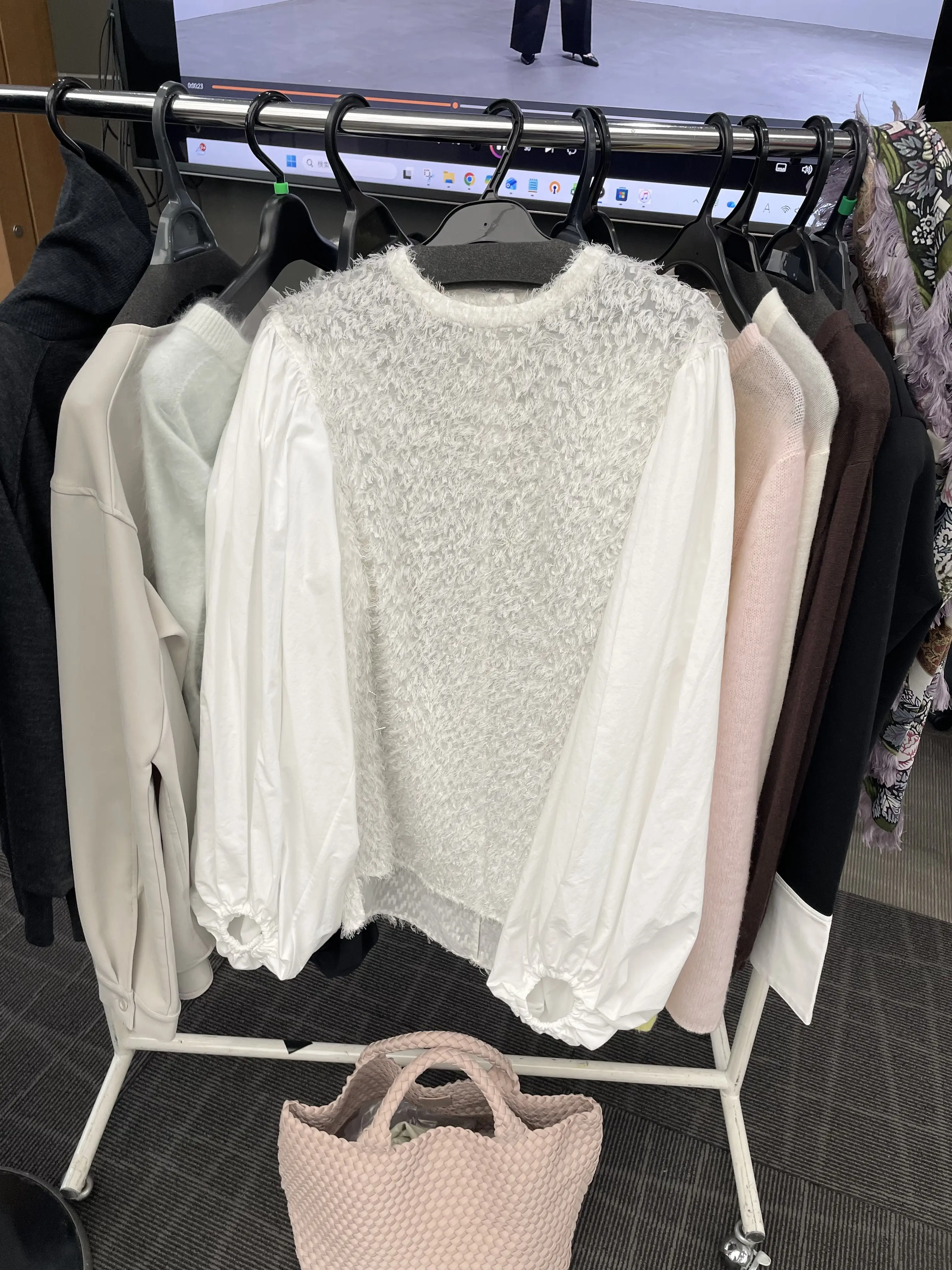 éclat Premium、E by éclat、試着会、会場、ブラウス、錦糸、長袖、白、白ブラウス、白カットソー、