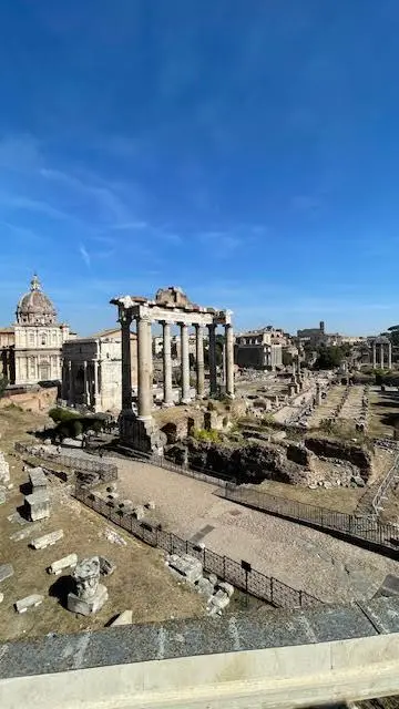  古代ローマの遺跡「フォロロマーノ」