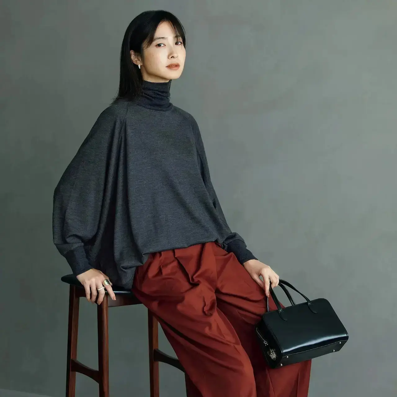 寒暖差のある11月、50代はニット・ジャケット・アウターをどう着こなすのがおしゃれ？